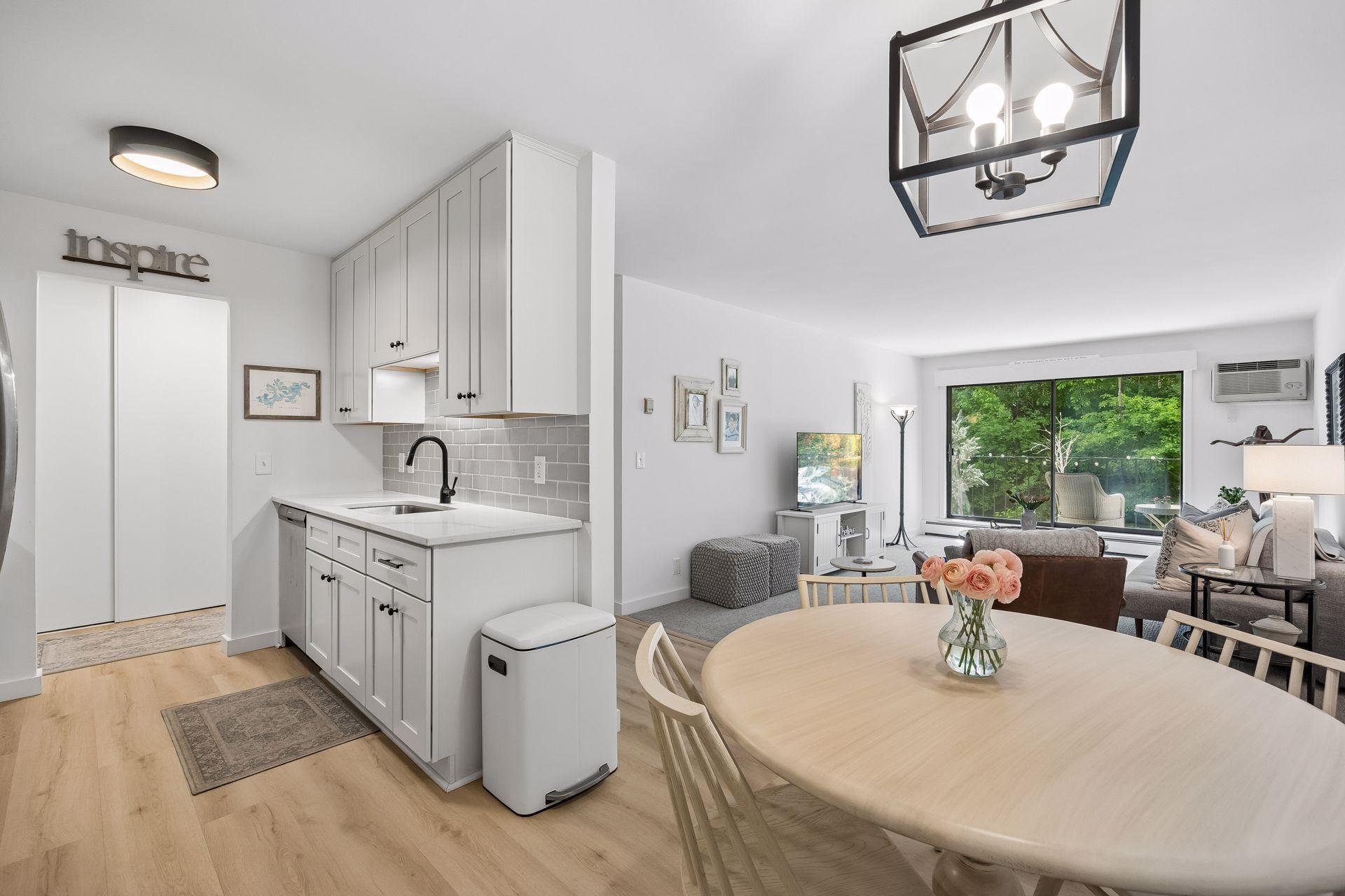 215 Barry Avenue S Unit: 218