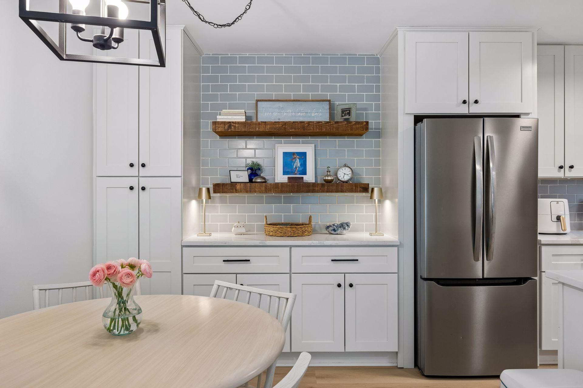 215 Barry Avenue S Unit: 218