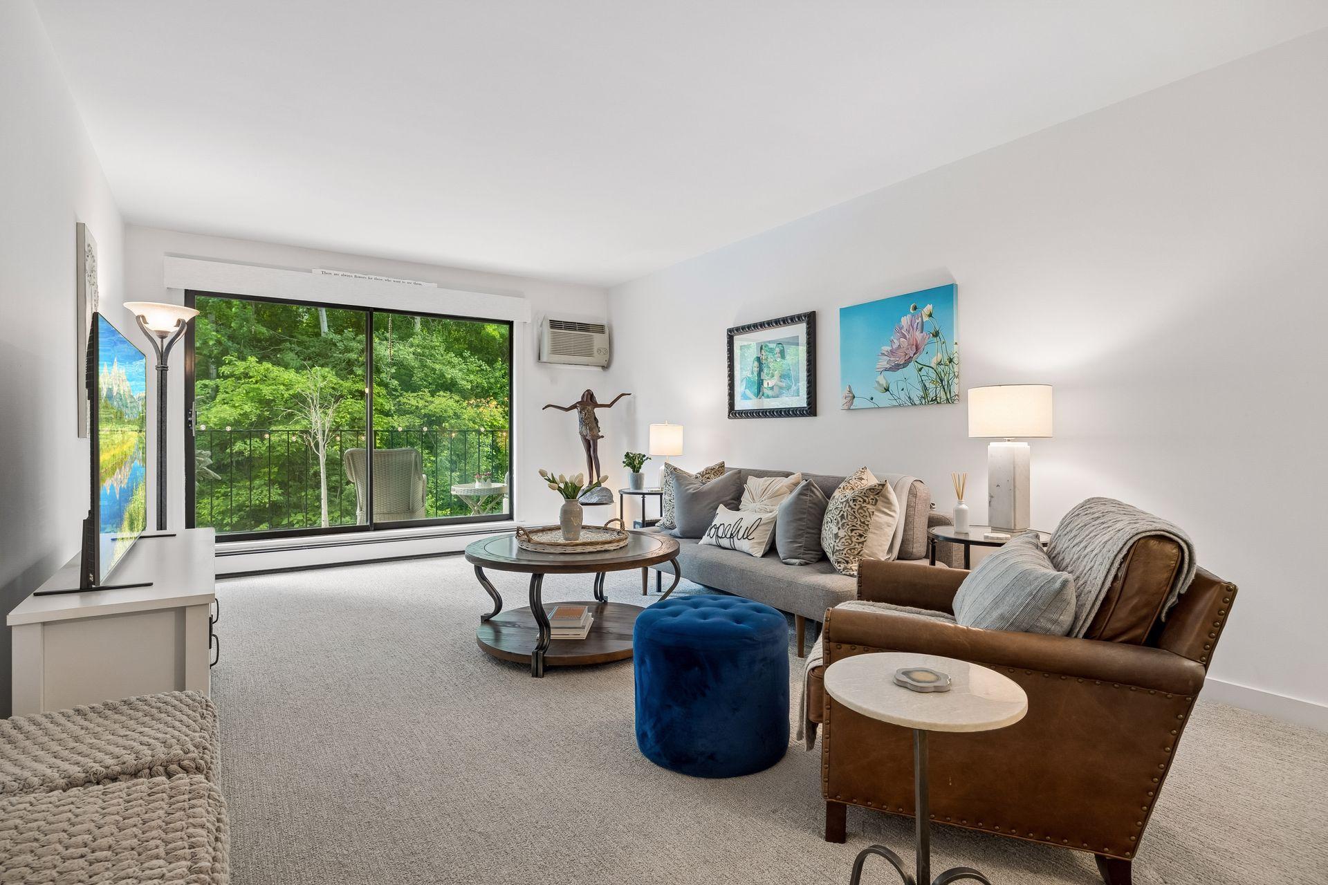 215 Barry Avenue S Unit: 218