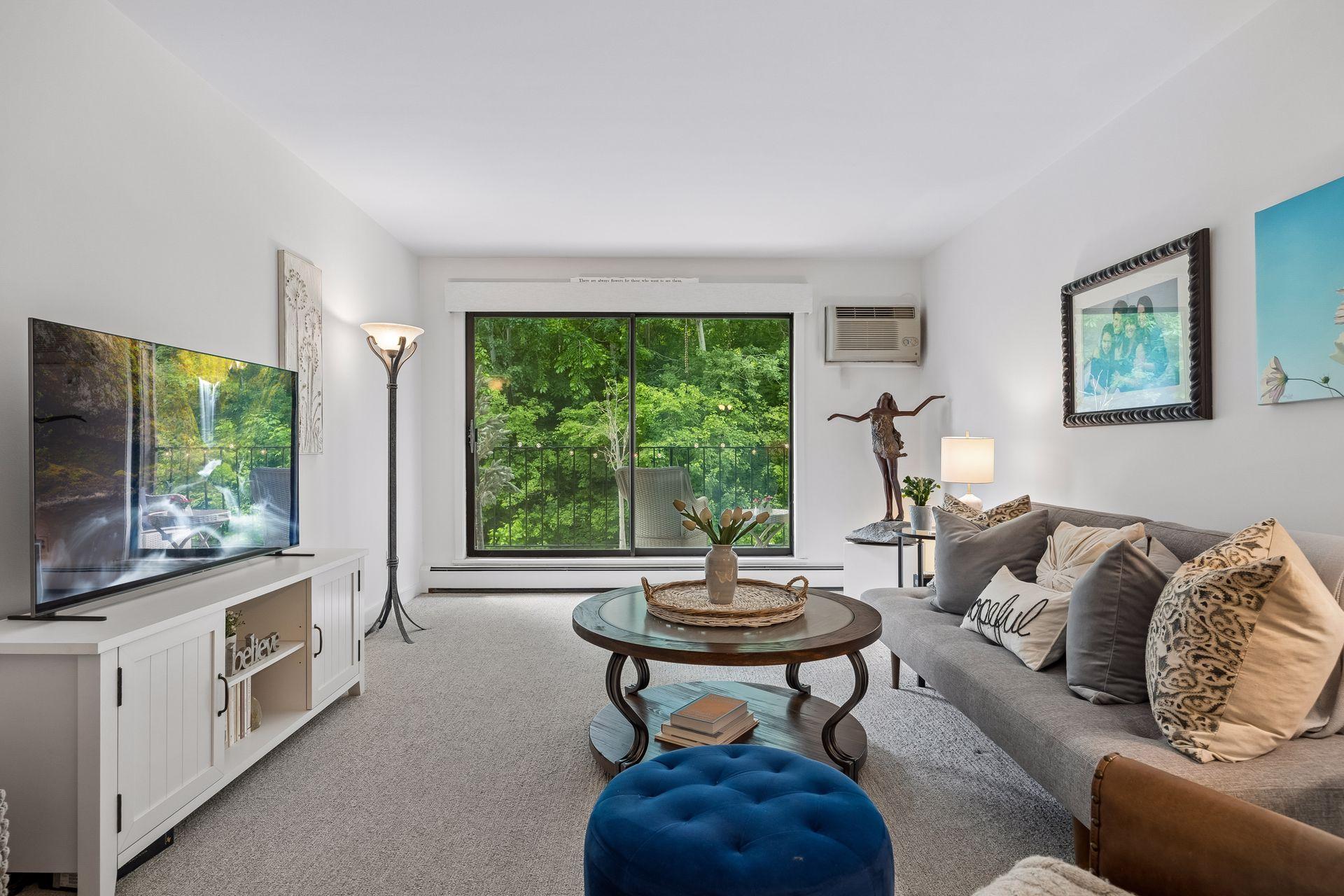 215 Barry Avenue S Unit: 218