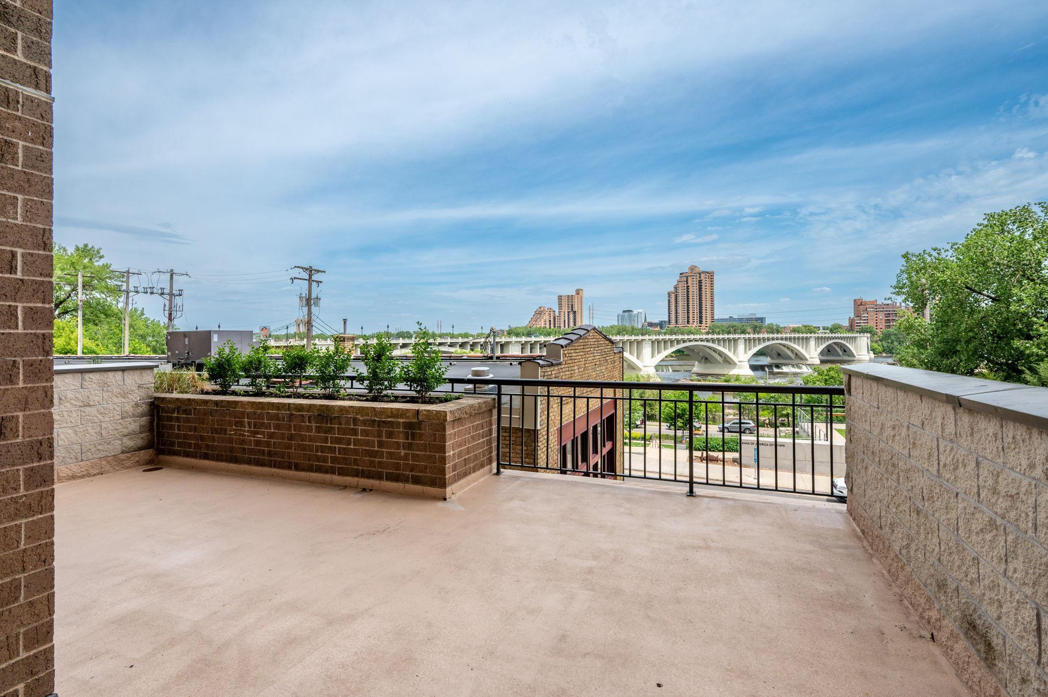 401 1ST Street S Unit: 117