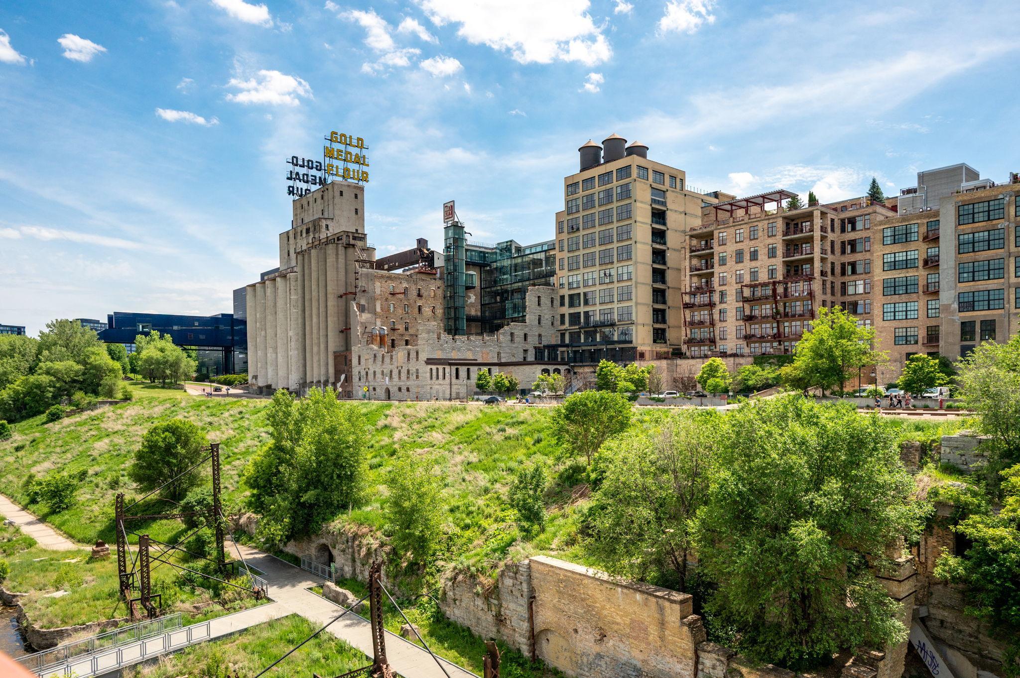 401 1ST Street S Unit: 117