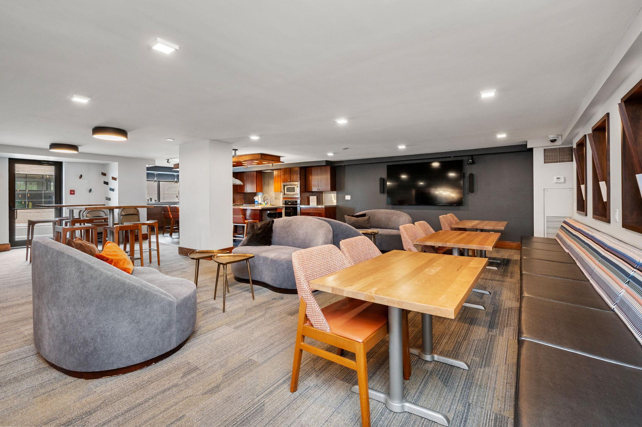401 1ST Street S Unit: 117