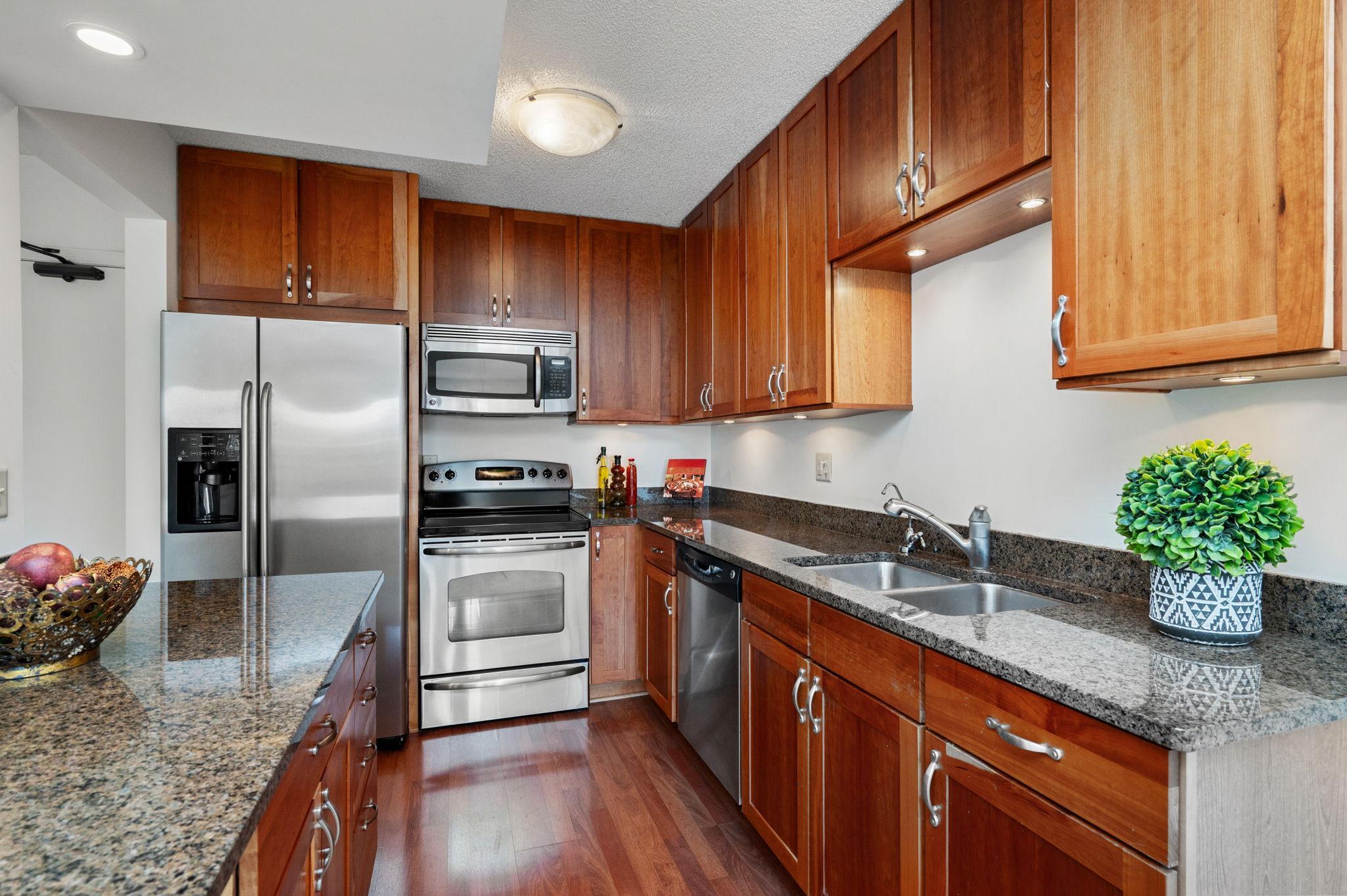 401 1ST Street S Unit: 117