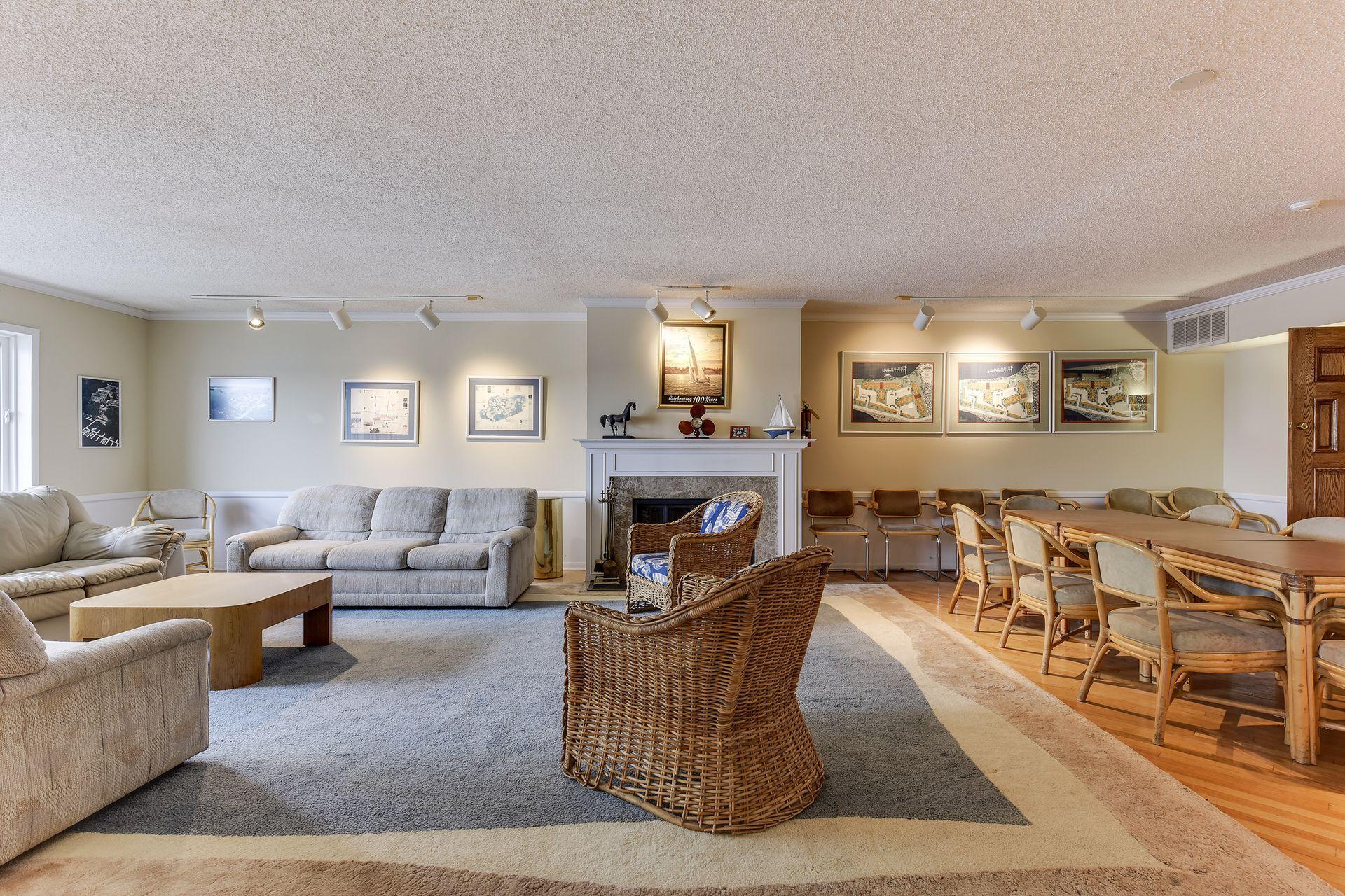 4407 Wilshire Boulevard Unit: 305