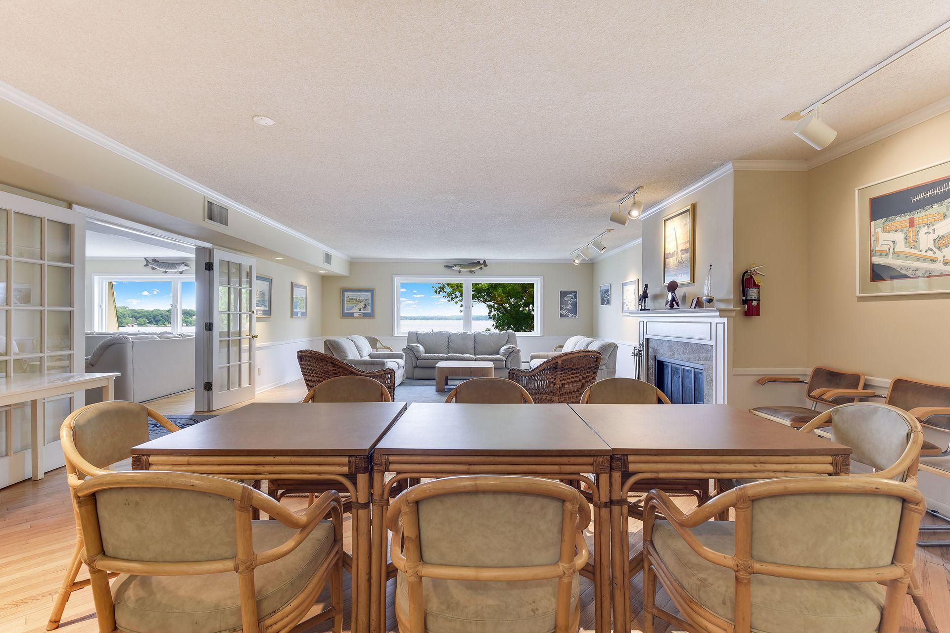 4407 Wilshire Boulevard Unit: 305