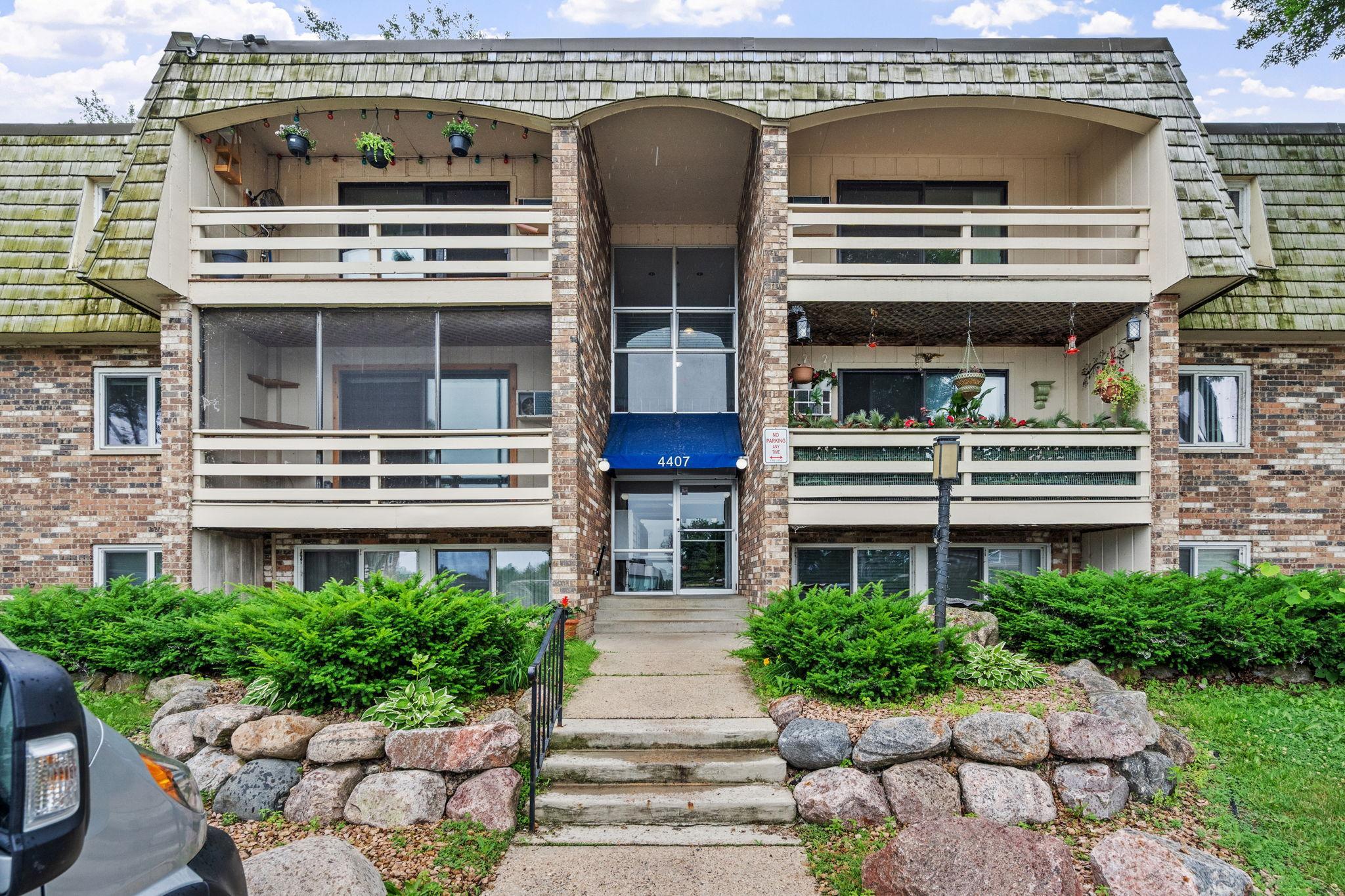 4407 Wilshire Boulevard Unit: 305