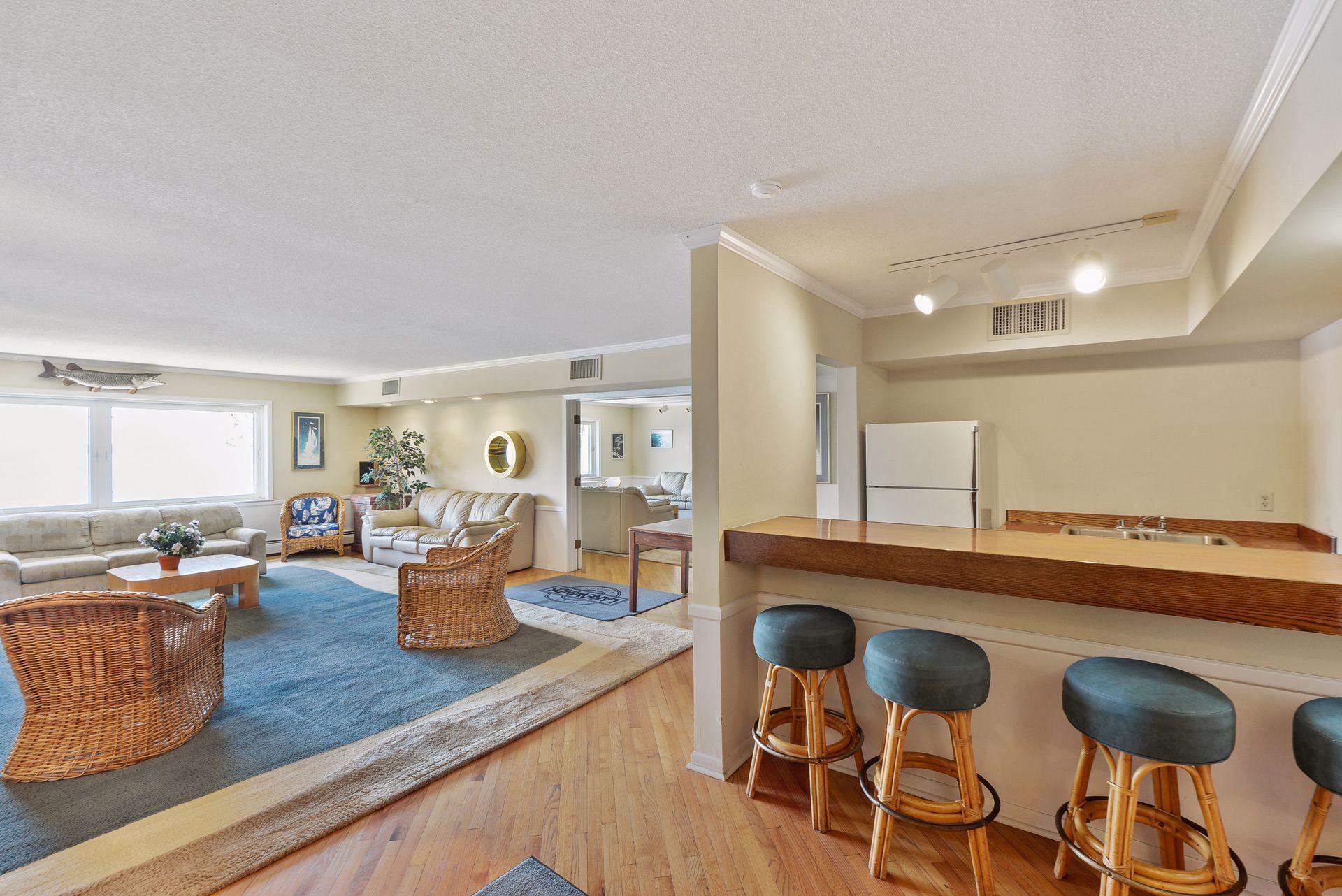 4407 Wilshire Boulevard Unit: 305