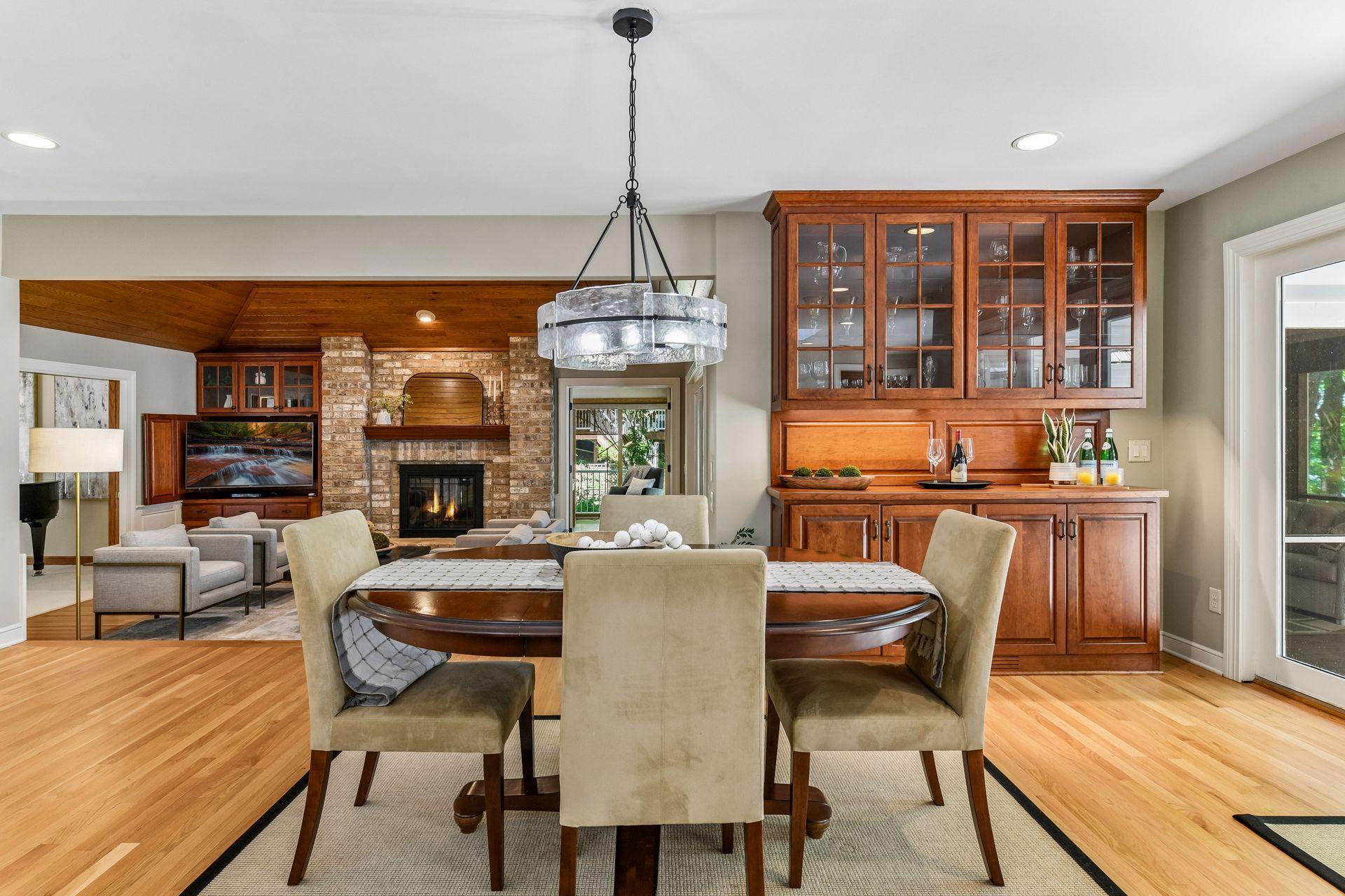 6306 Maple Ridge
