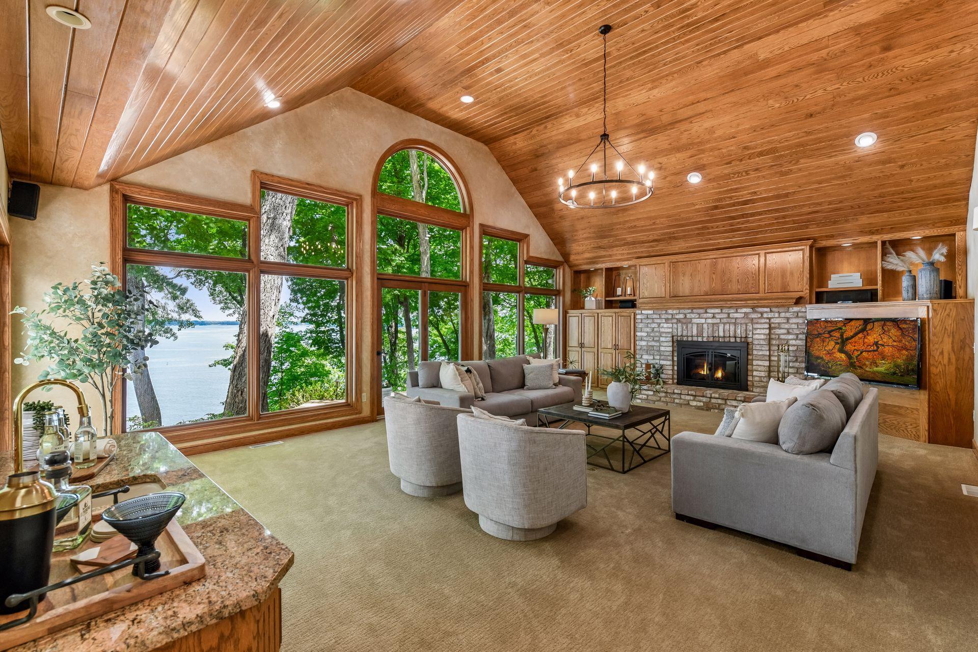 6306 Maple Ridge