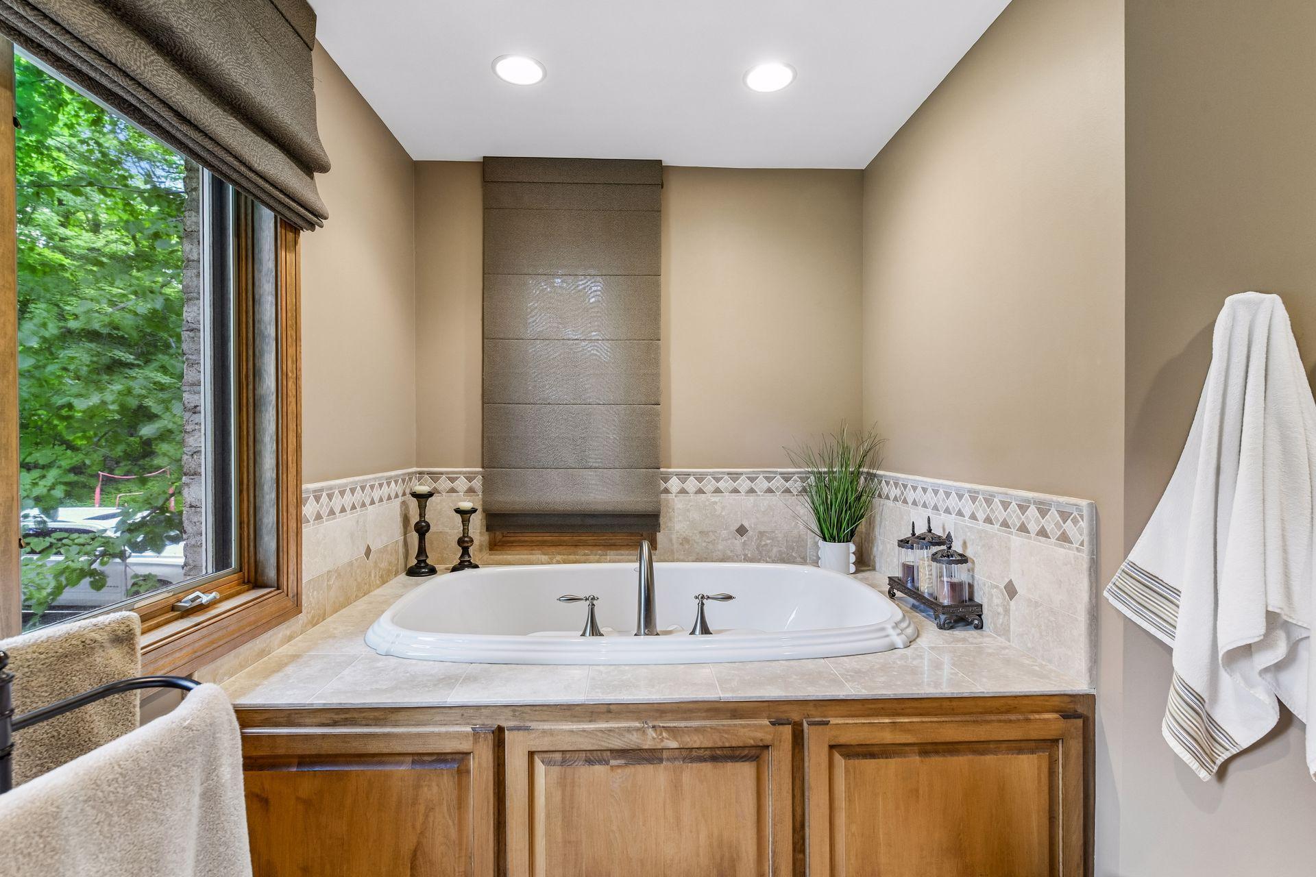 6306 Maple Ridge