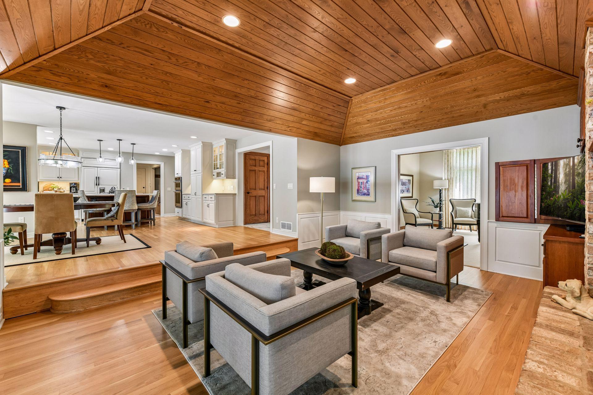 6306 Maple Ridge
