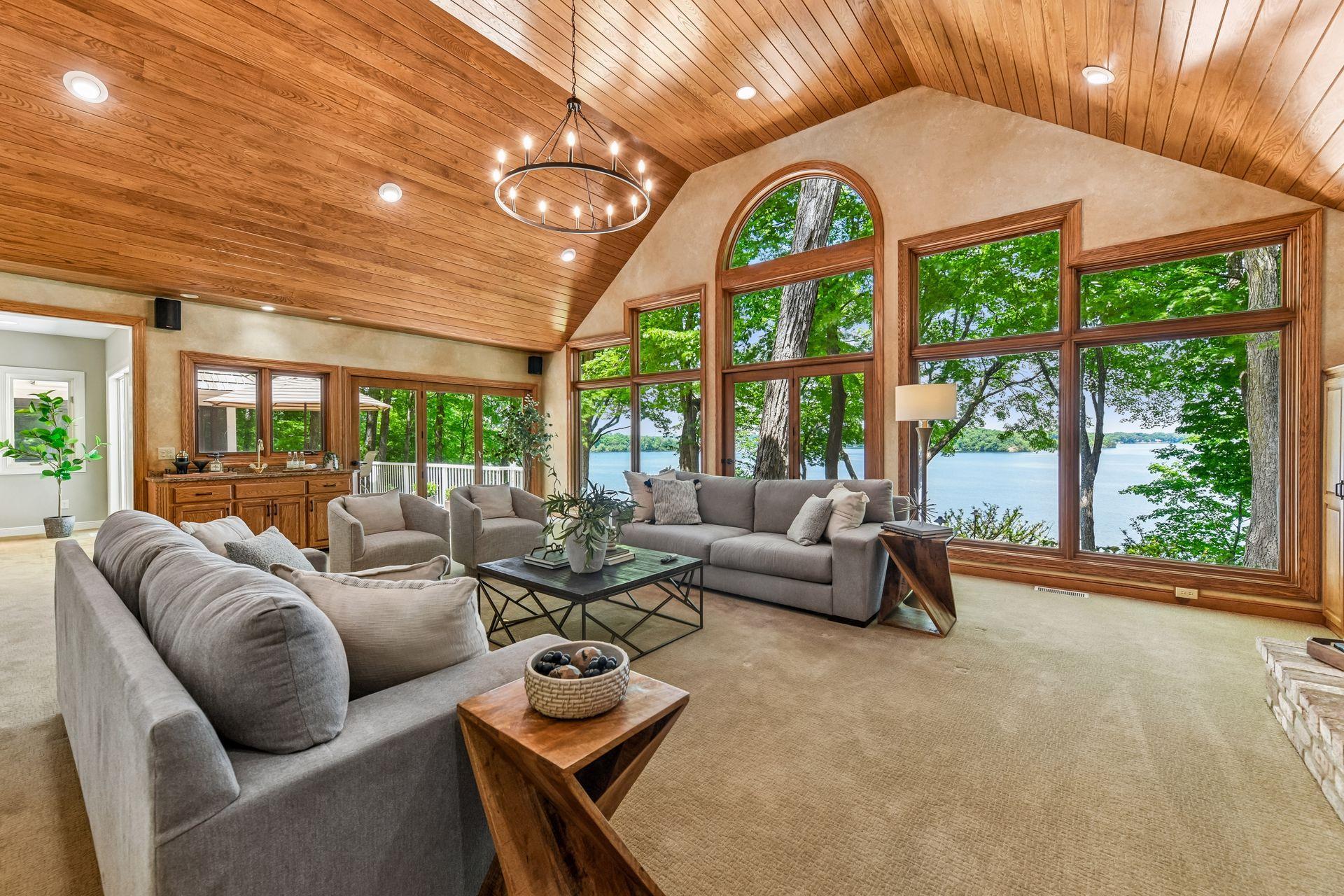 6306 Maple Ridge