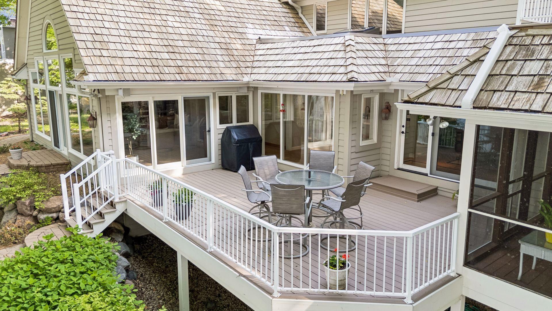 6306 Maple Ridge