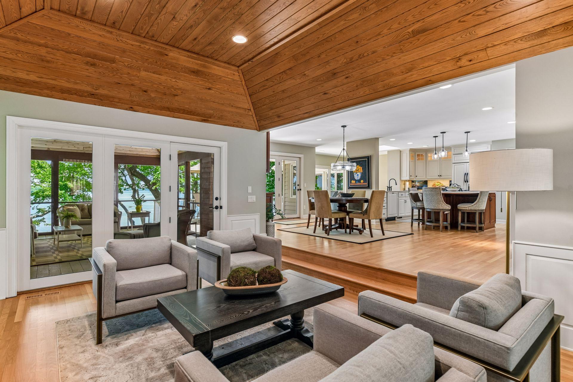 6306 Maple Ridge