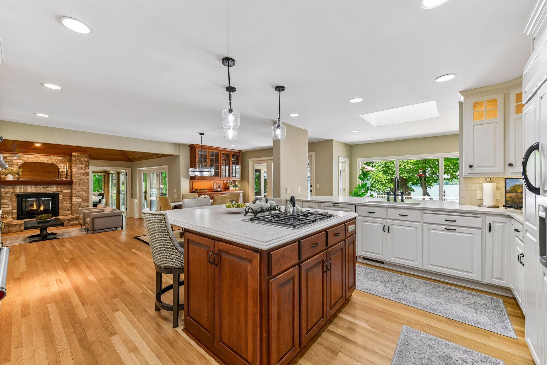 6306 Maple Ridge