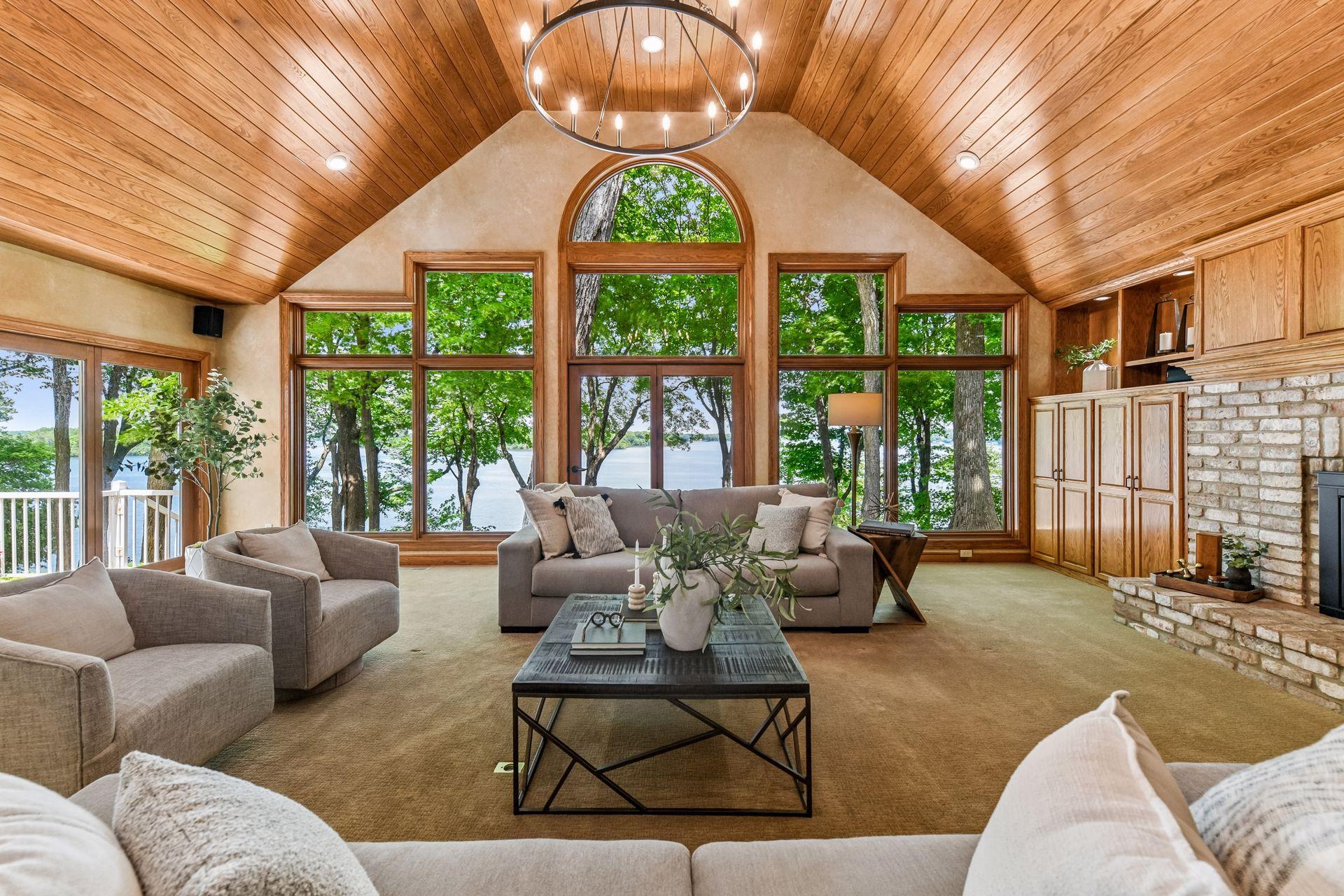 6306 Maple Ridge