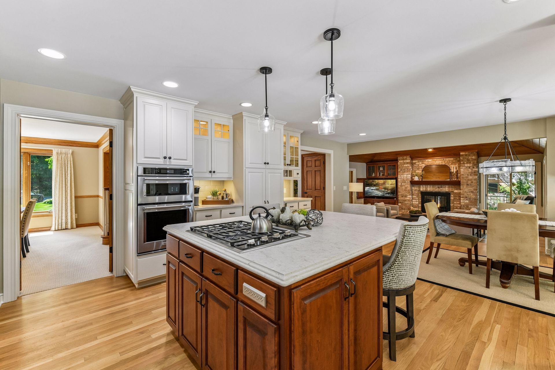 6306 Maple Ridge