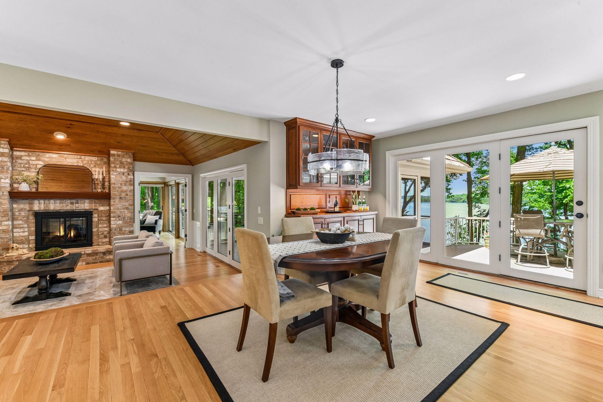6306 Maple Ridge