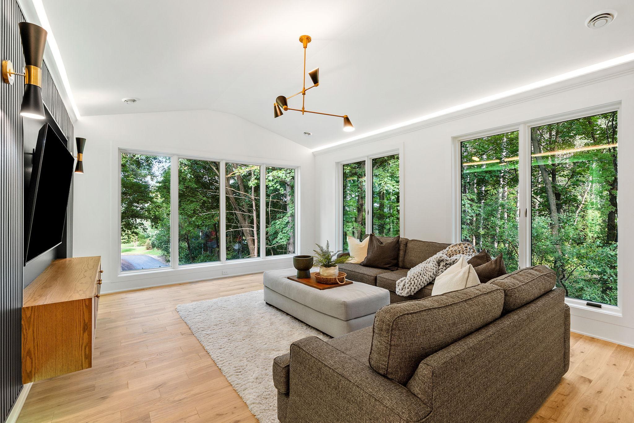 305 North Shore Dr