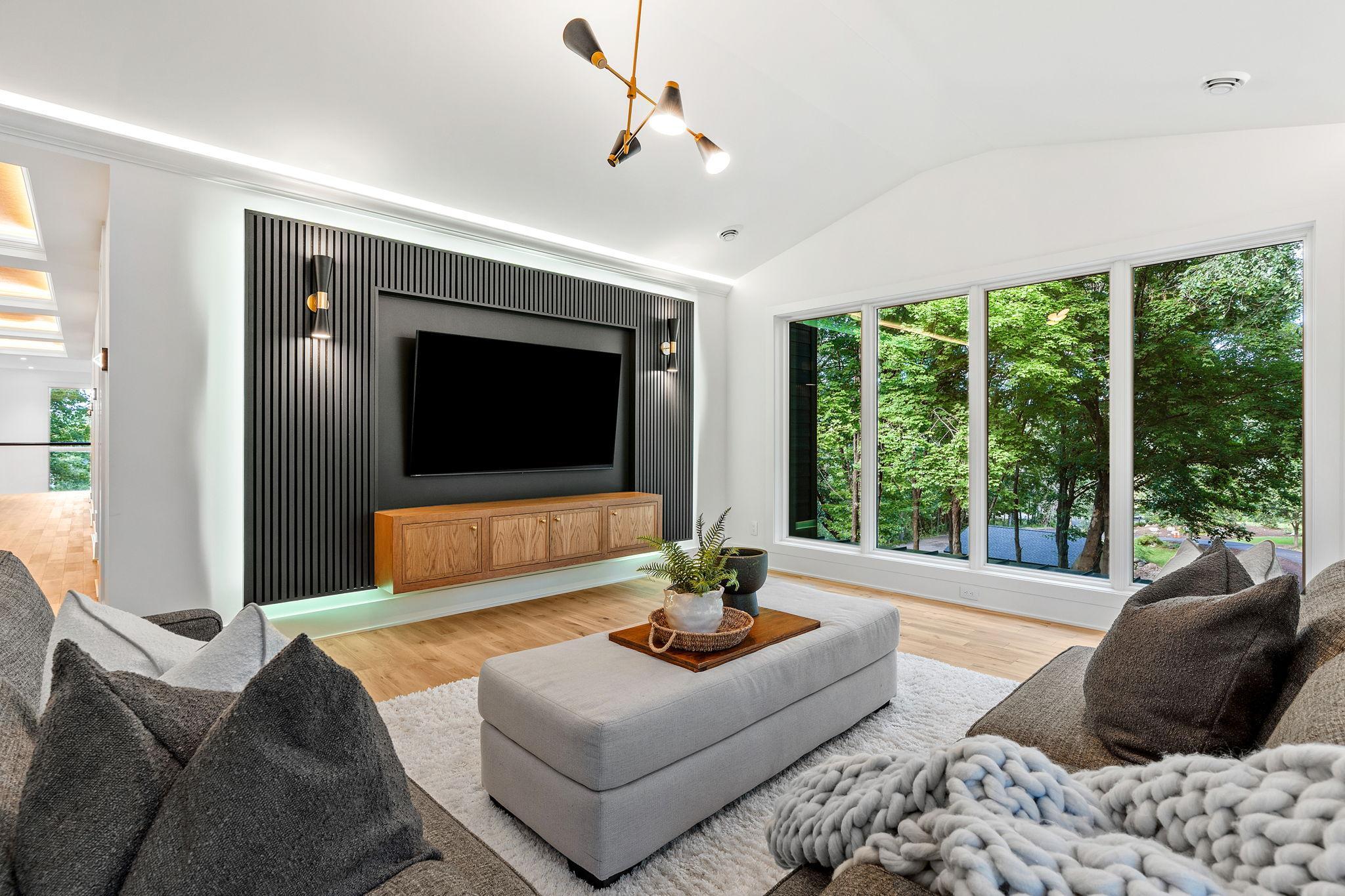305 North Shore Dr