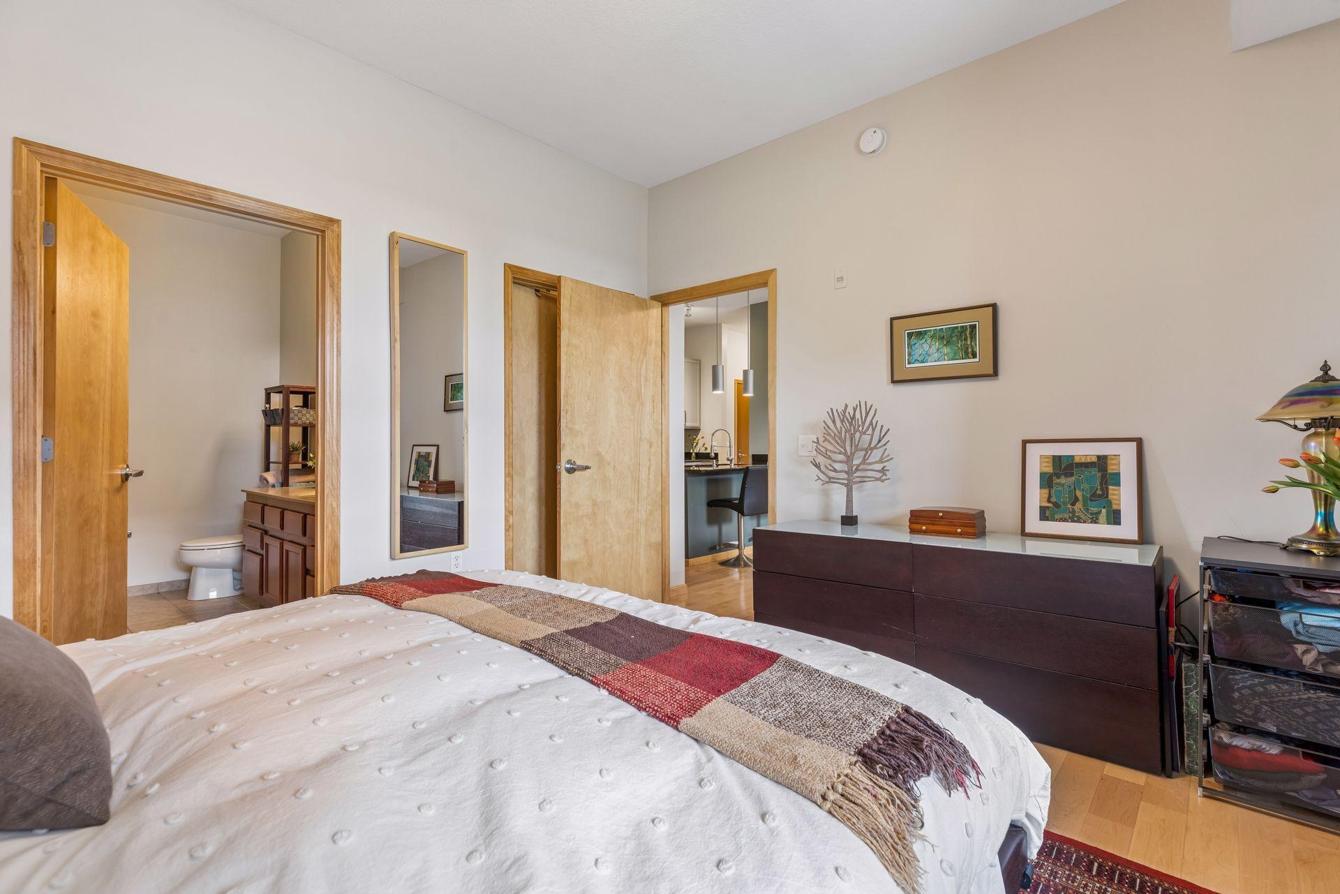 4730 Park Commons Drive Unit: 204