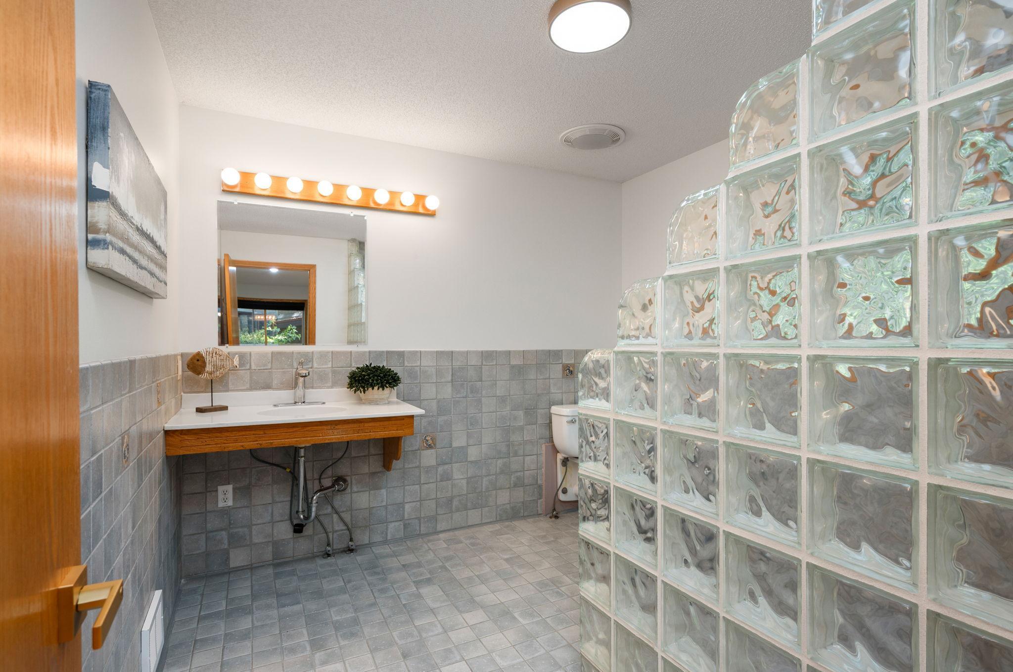 2015 Upton Avenue S