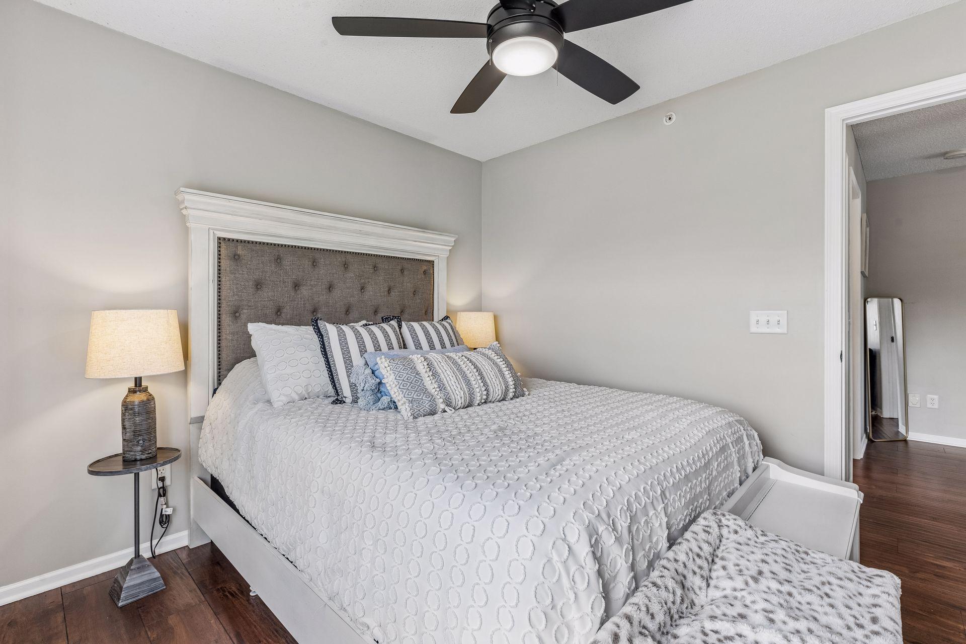 5035 Garland Lane N Unit: 5035E