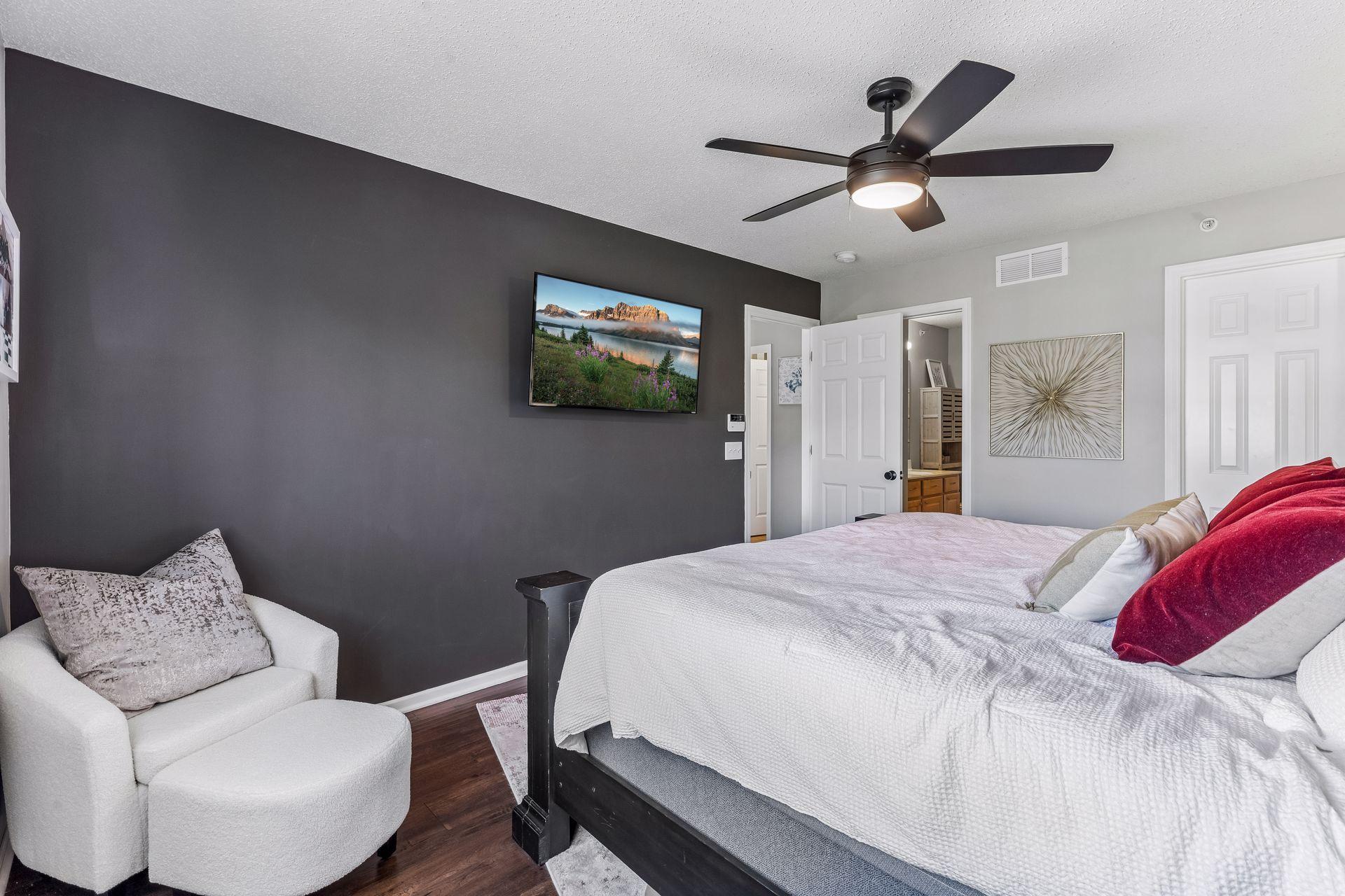 5035 Garland Lane N Unit: 5035E