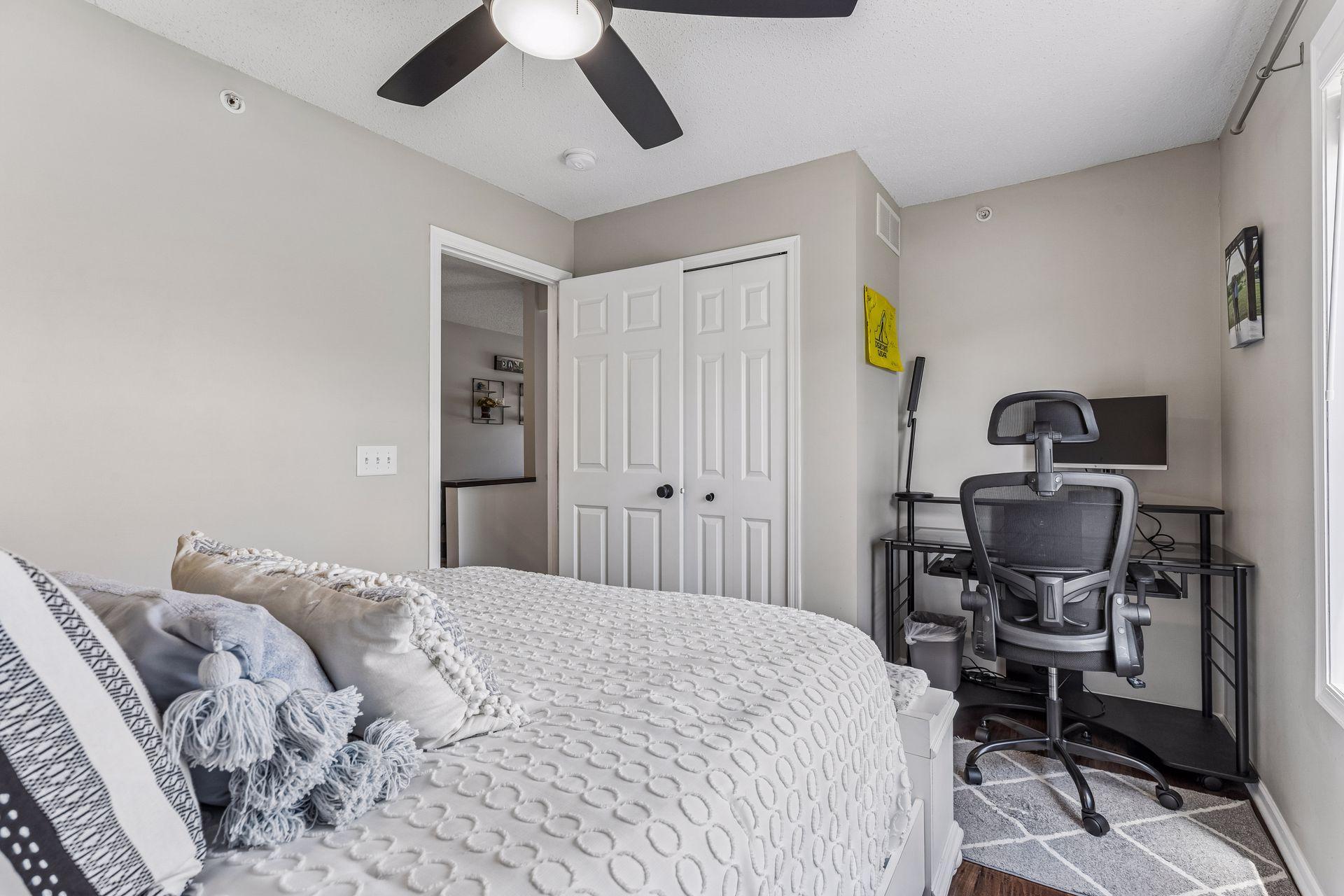 5035 Garland Lane N Unit: 5035E