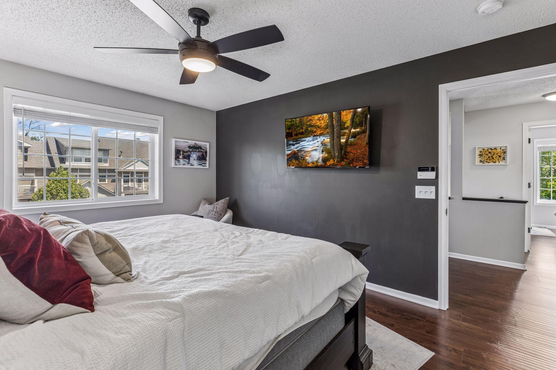 5035 Garland Lane N Unit: 5035E