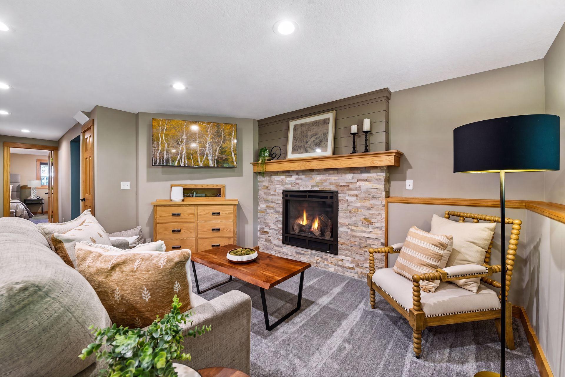 6527 Meadowlark Lane N