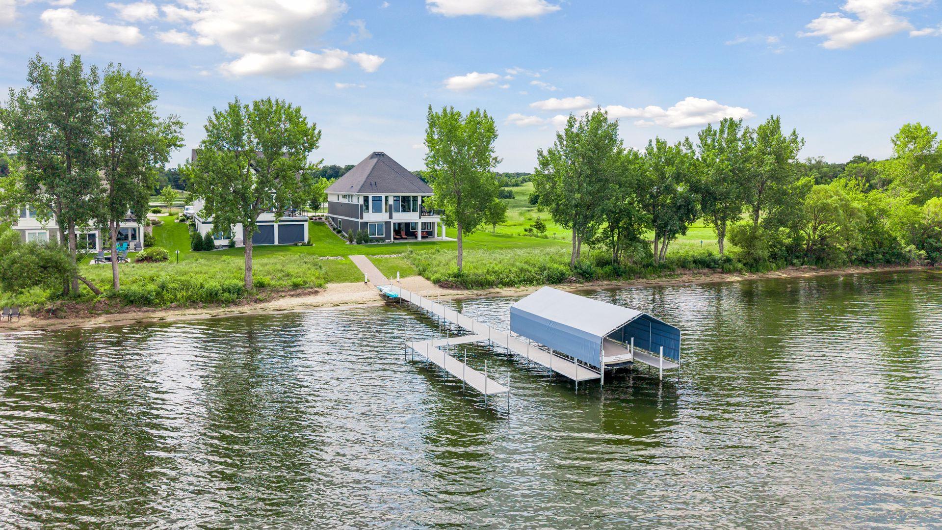 161 Lakeshore Circle