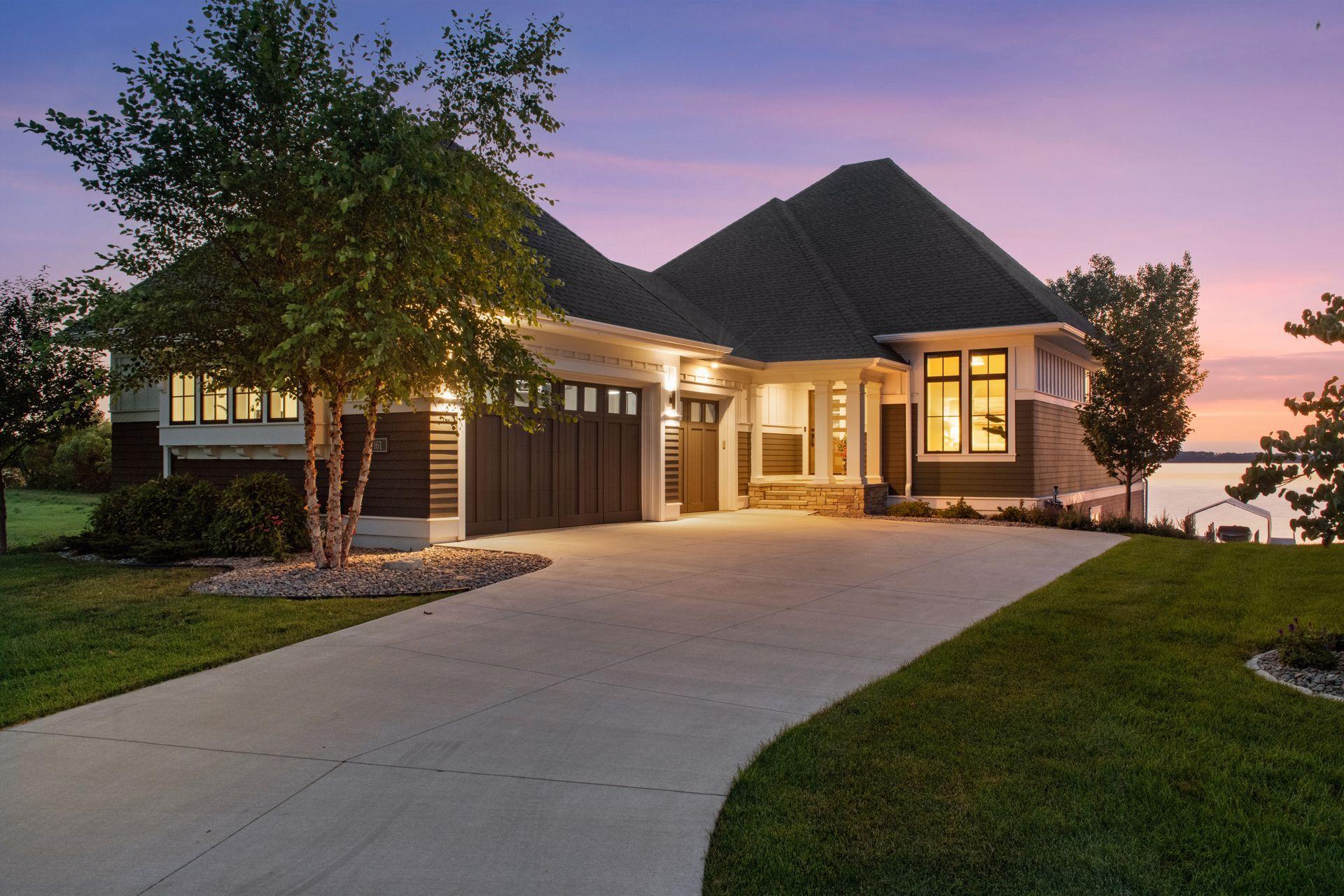 161 Lakeshore Circle