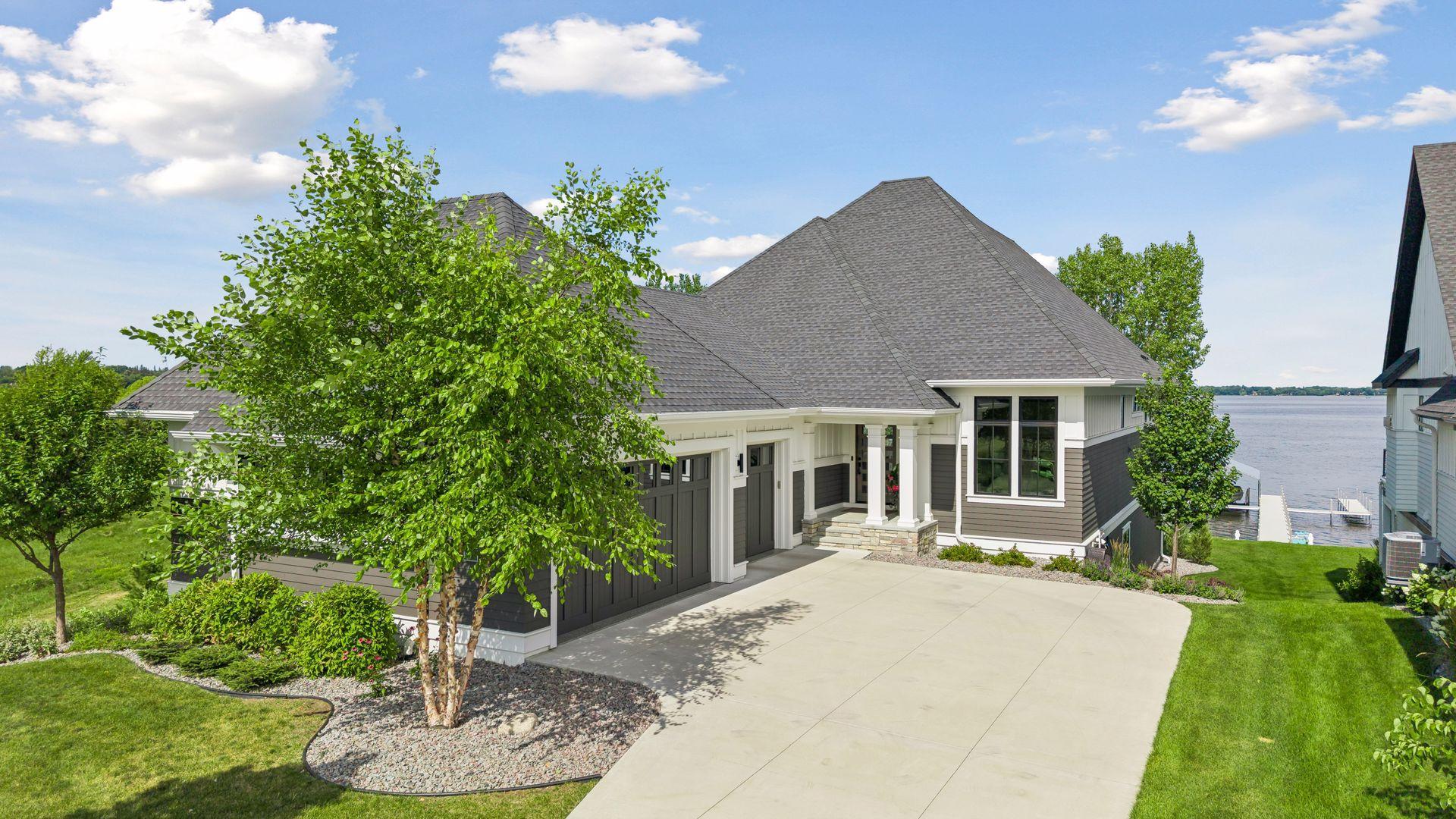 161 Lakeshore Circle