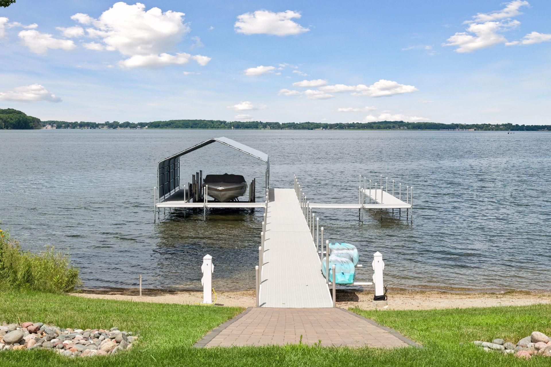 161 Lakeshore Circle