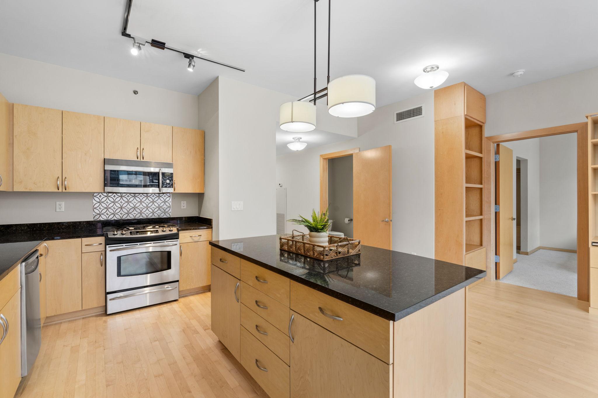 215 10th Avenue S Unit: 533