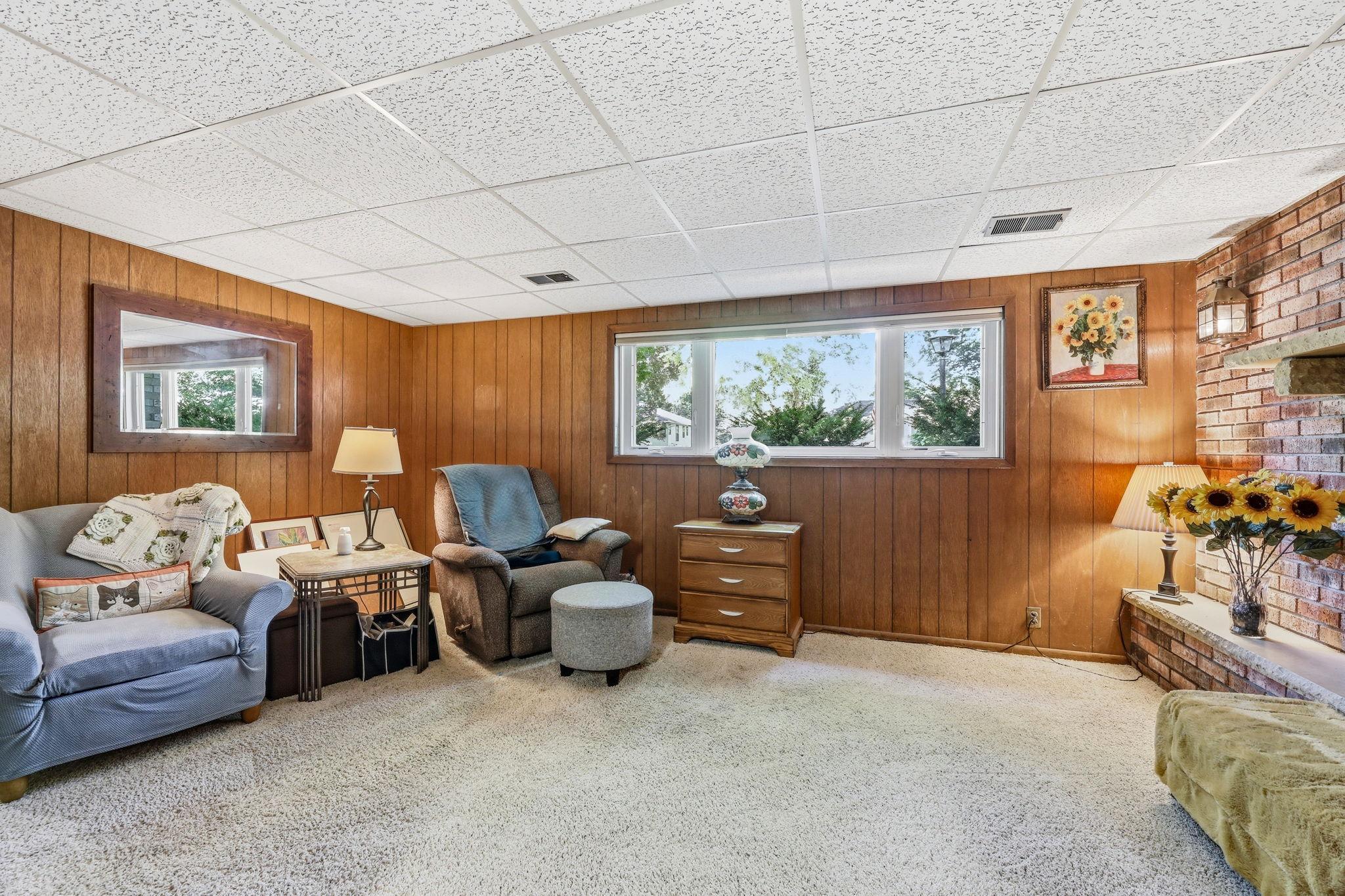 250 Glenbrook Road N