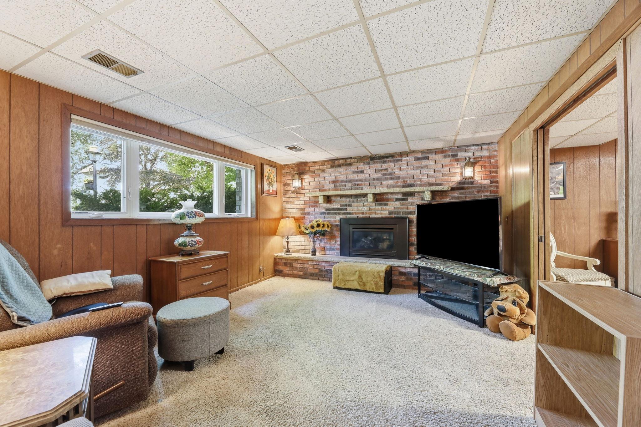 250 Glenbrook Road N