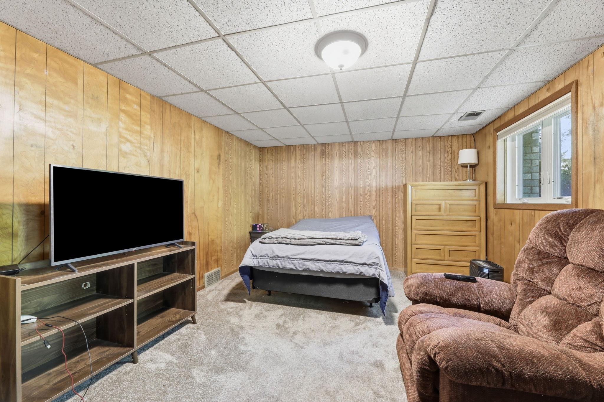 250 Glenbrook Road N