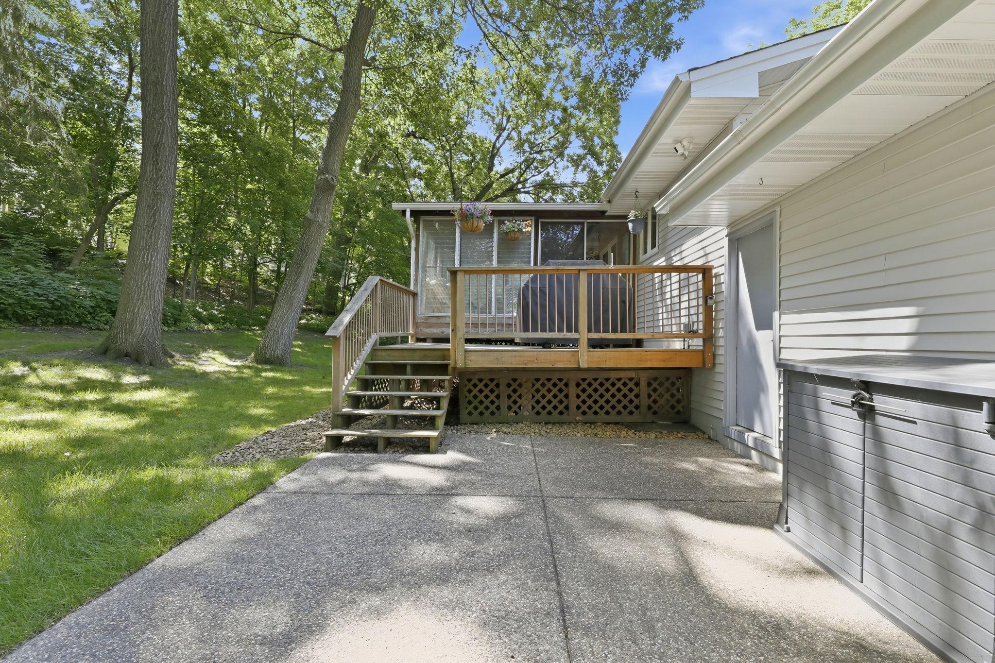250 Glenbrook Road N