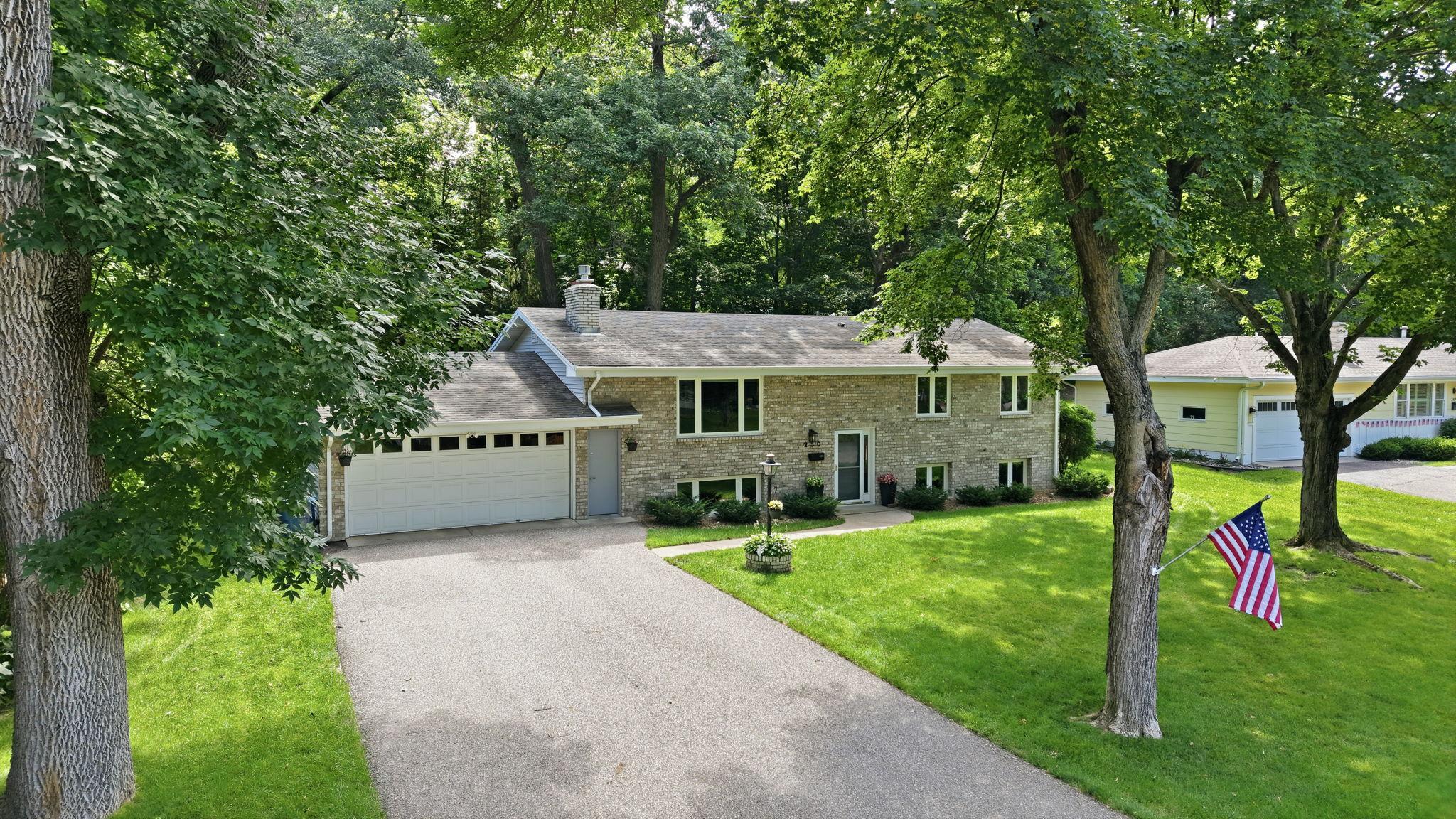 250 Glenbrook Road N