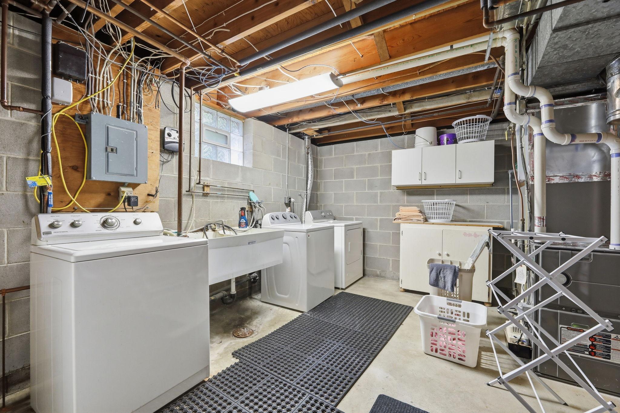 250 Glenbrook Road N