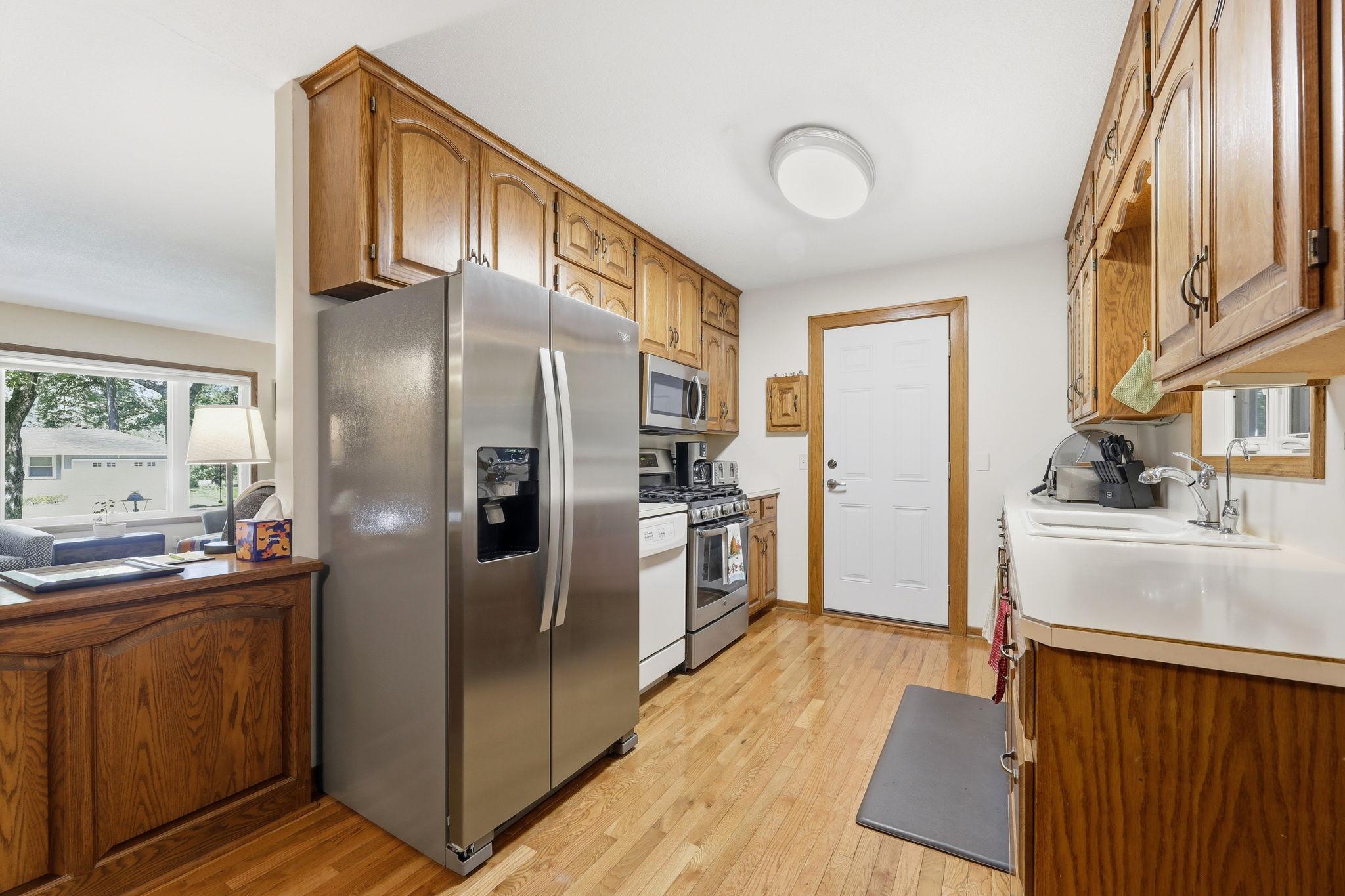 250 Glenbrook Road N