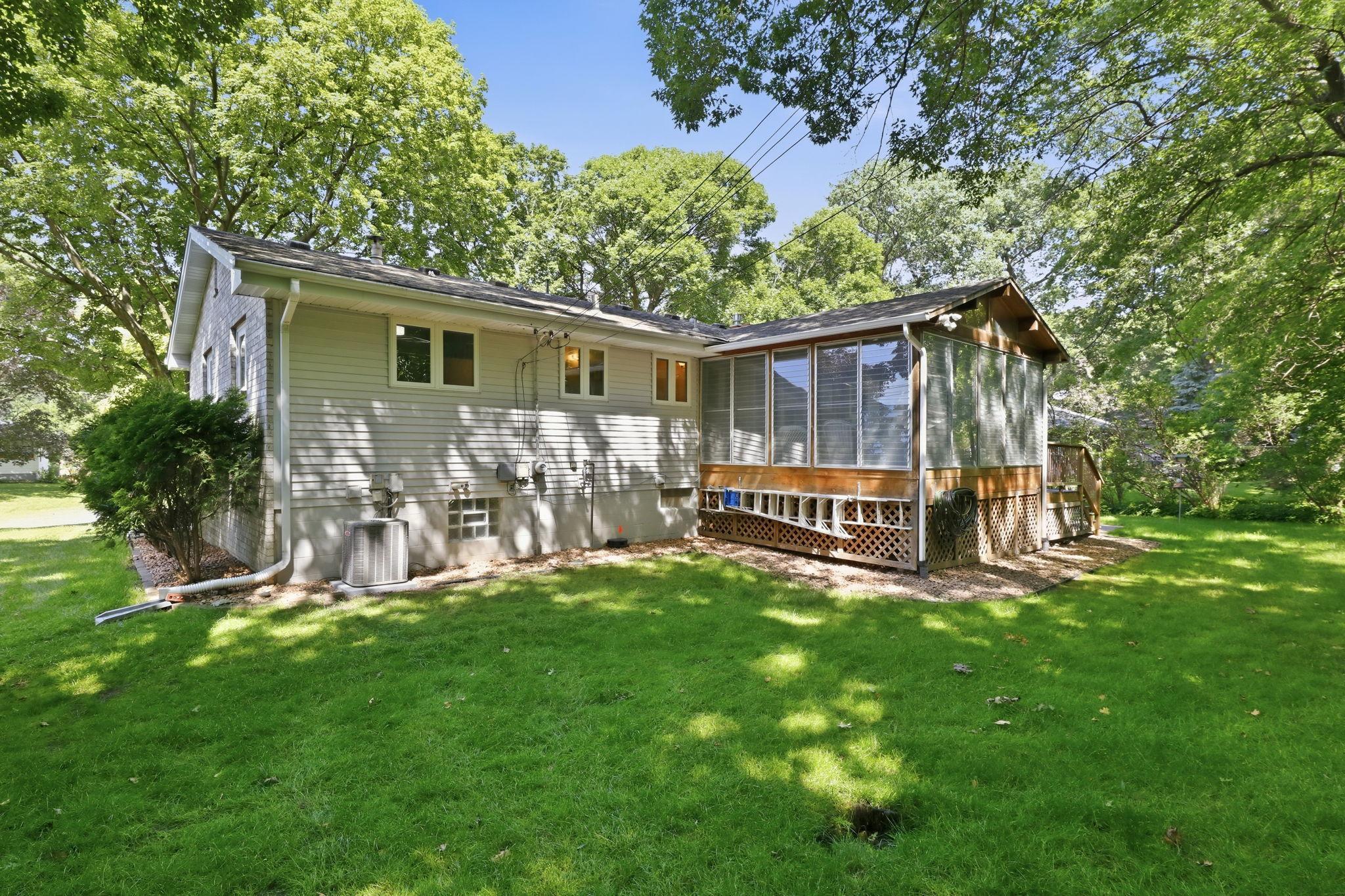 250 Glenbrook Road N