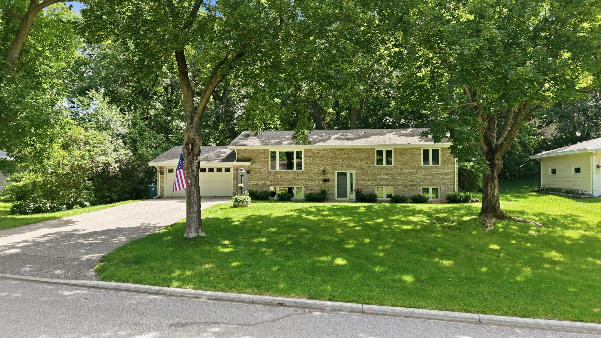 250 Glenbrook Road N