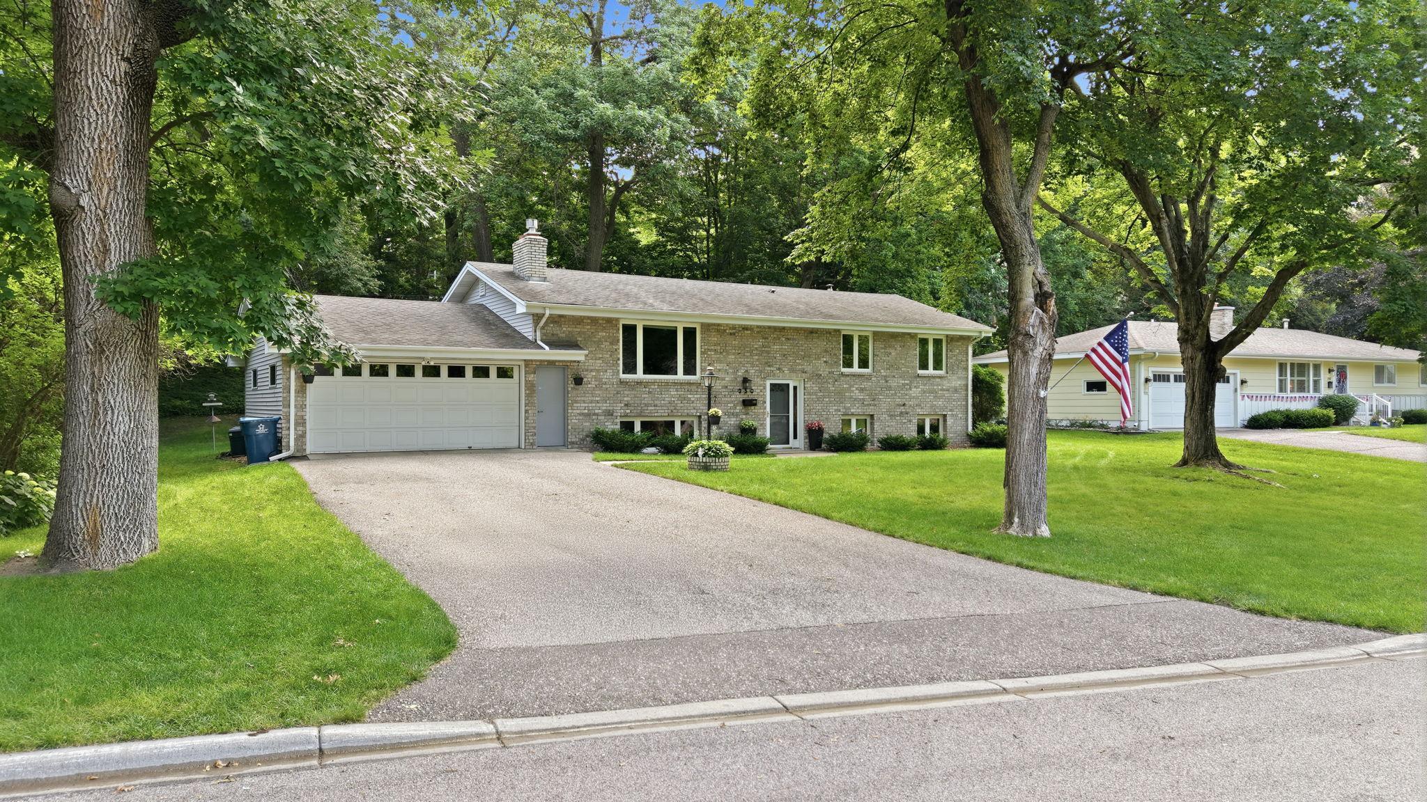 250 Glenbrook Road N