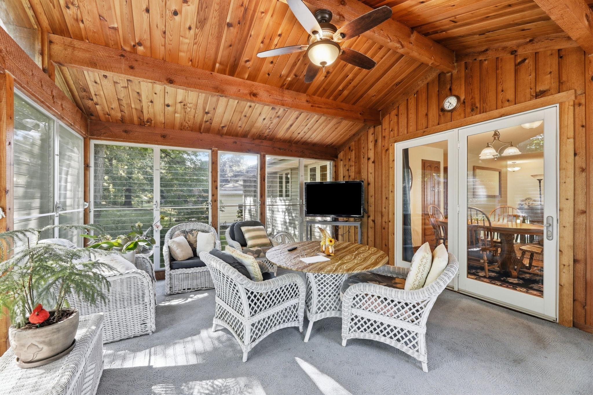 250 Glenbrook Road N