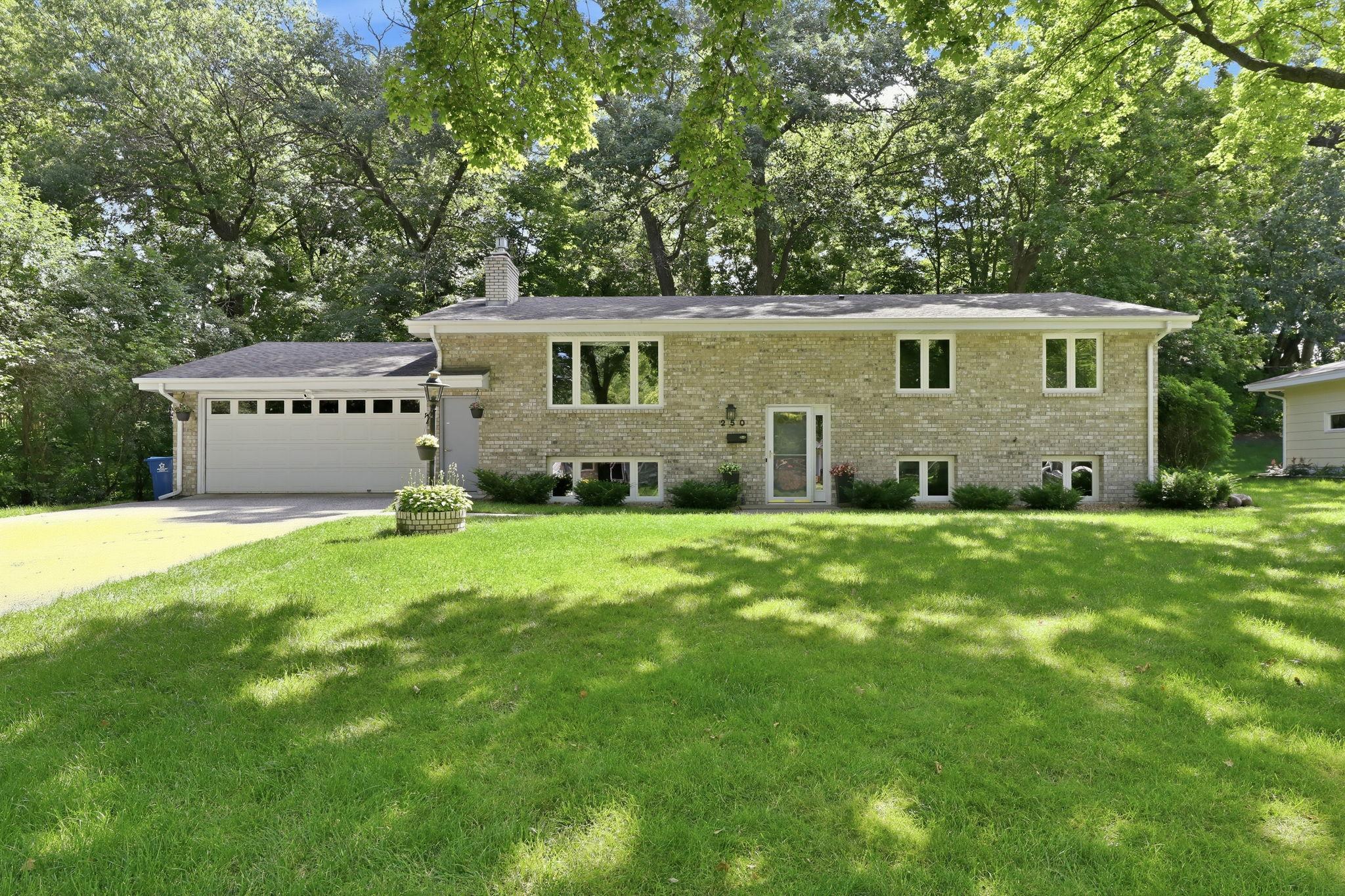 250 Glenbrook Road N