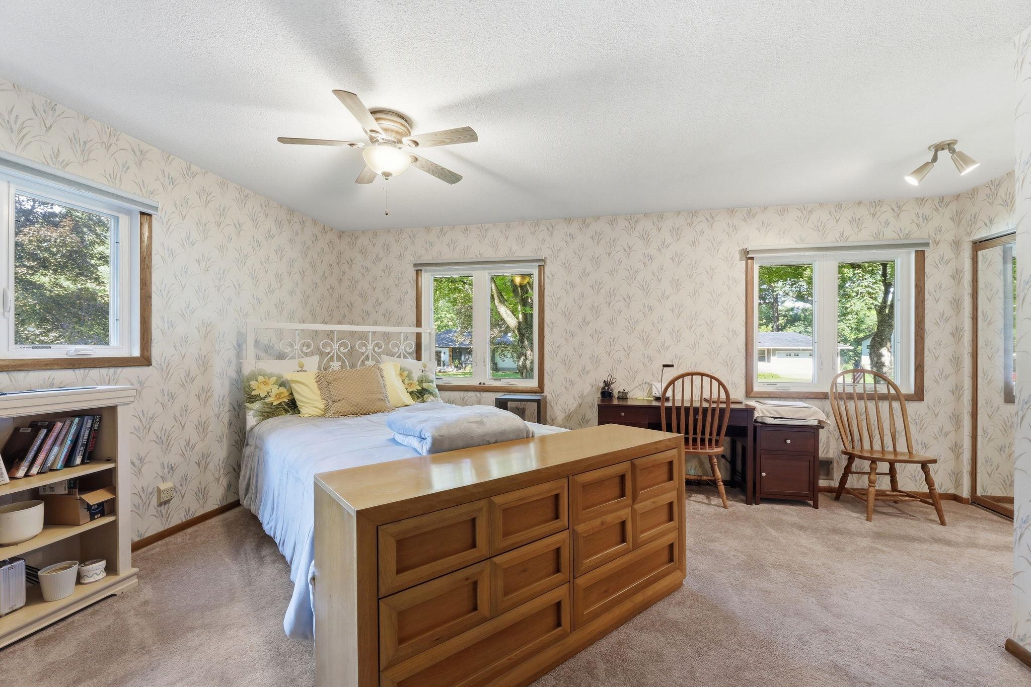 250 Glenbrook Road N